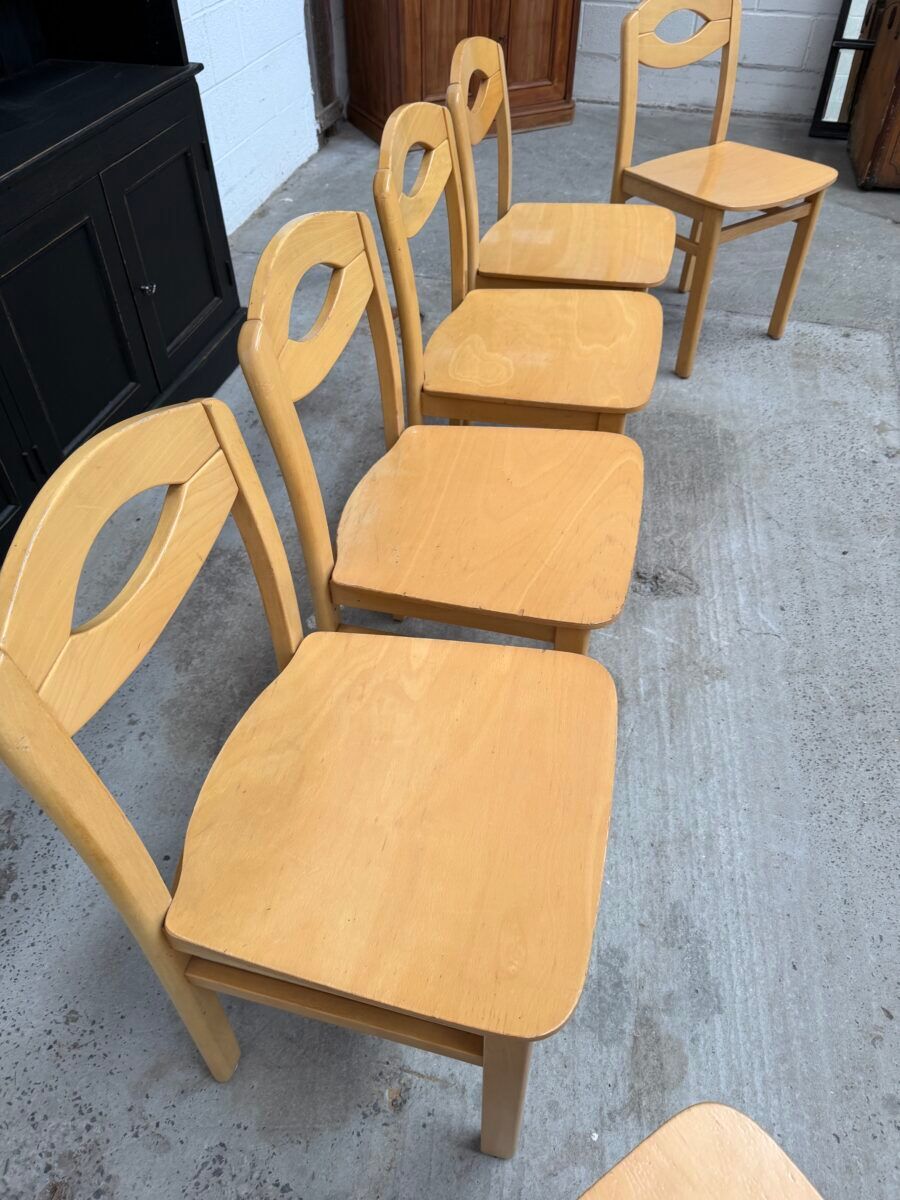 Suite de 6 chaises en hêtre