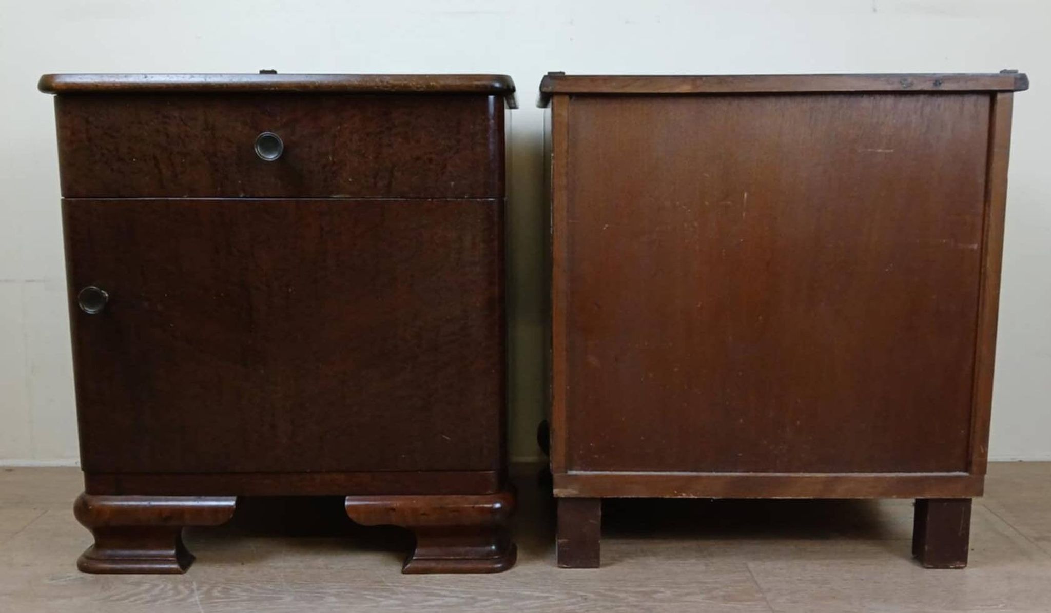 Pair of Art Deco period bedside tables or nightstands in burl circa 1930