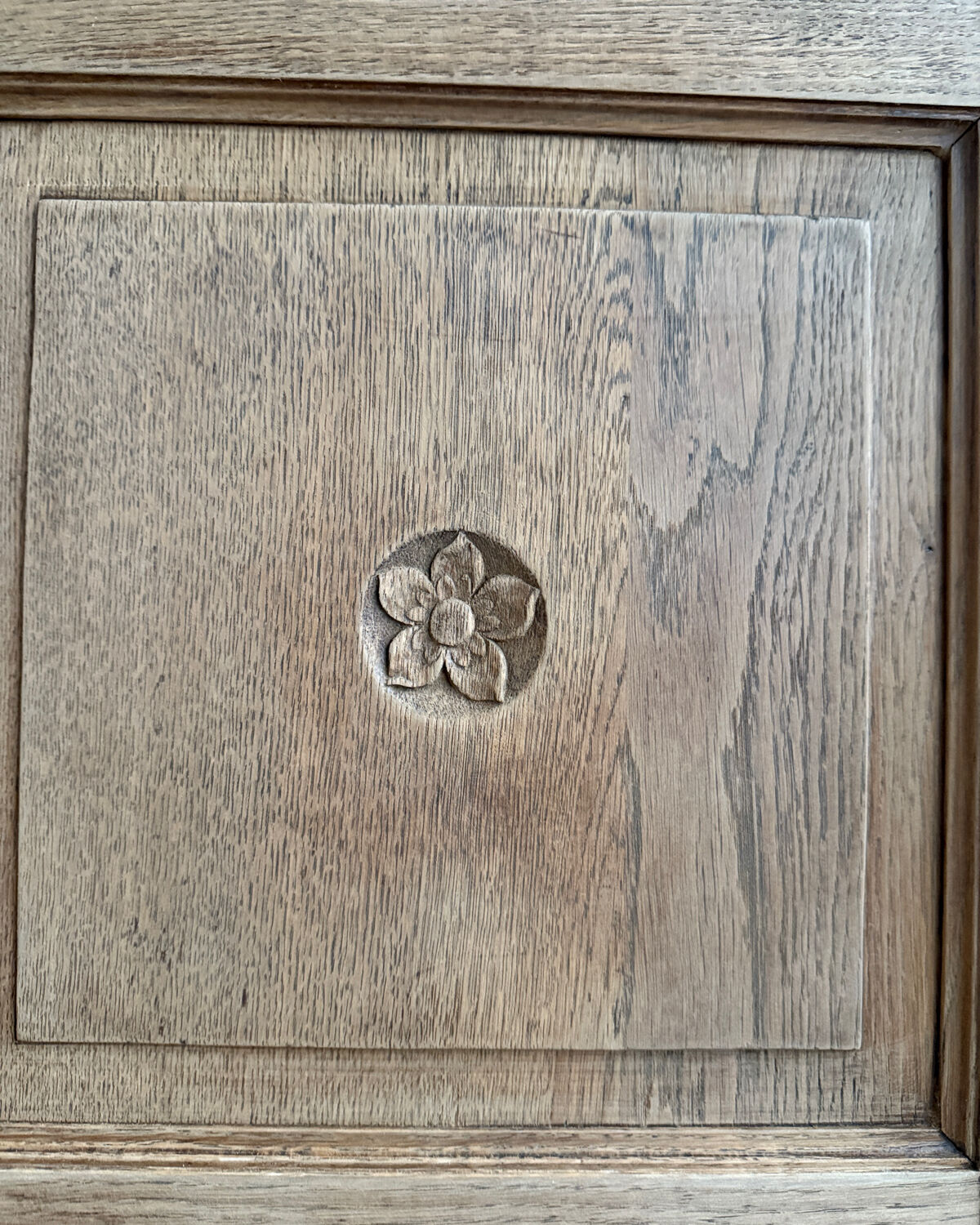 Art Deco display cabinet in oak (renovated)