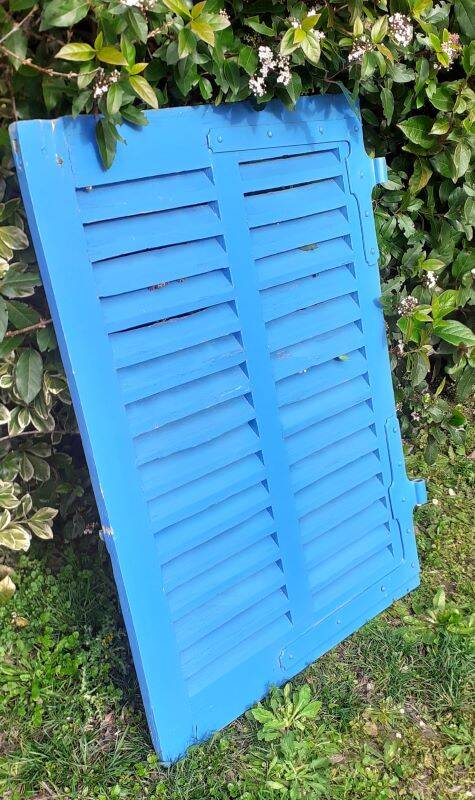 Petit volet  L75xH101cm bleu à persiennes