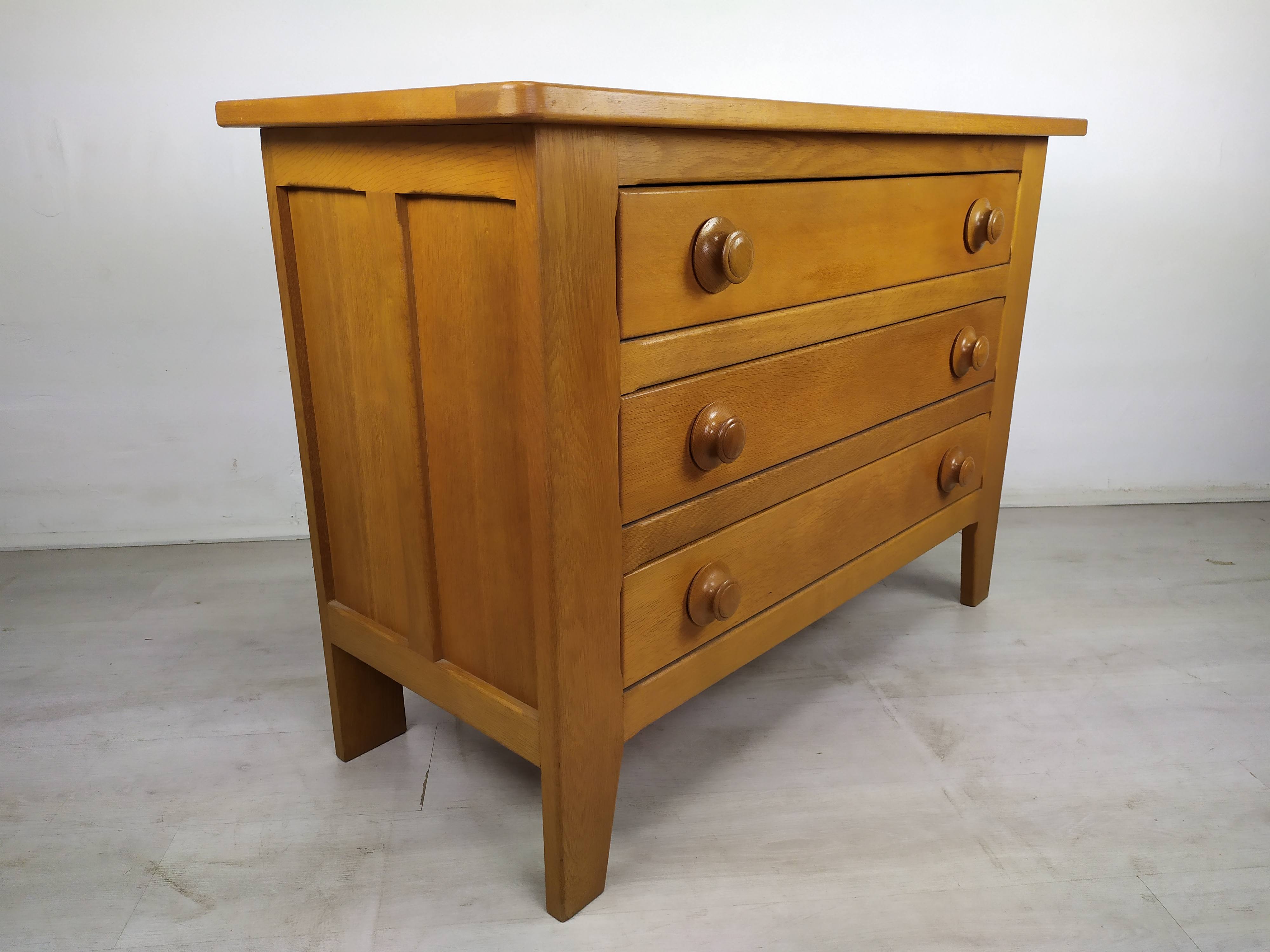 Vintage oak chest of drawers