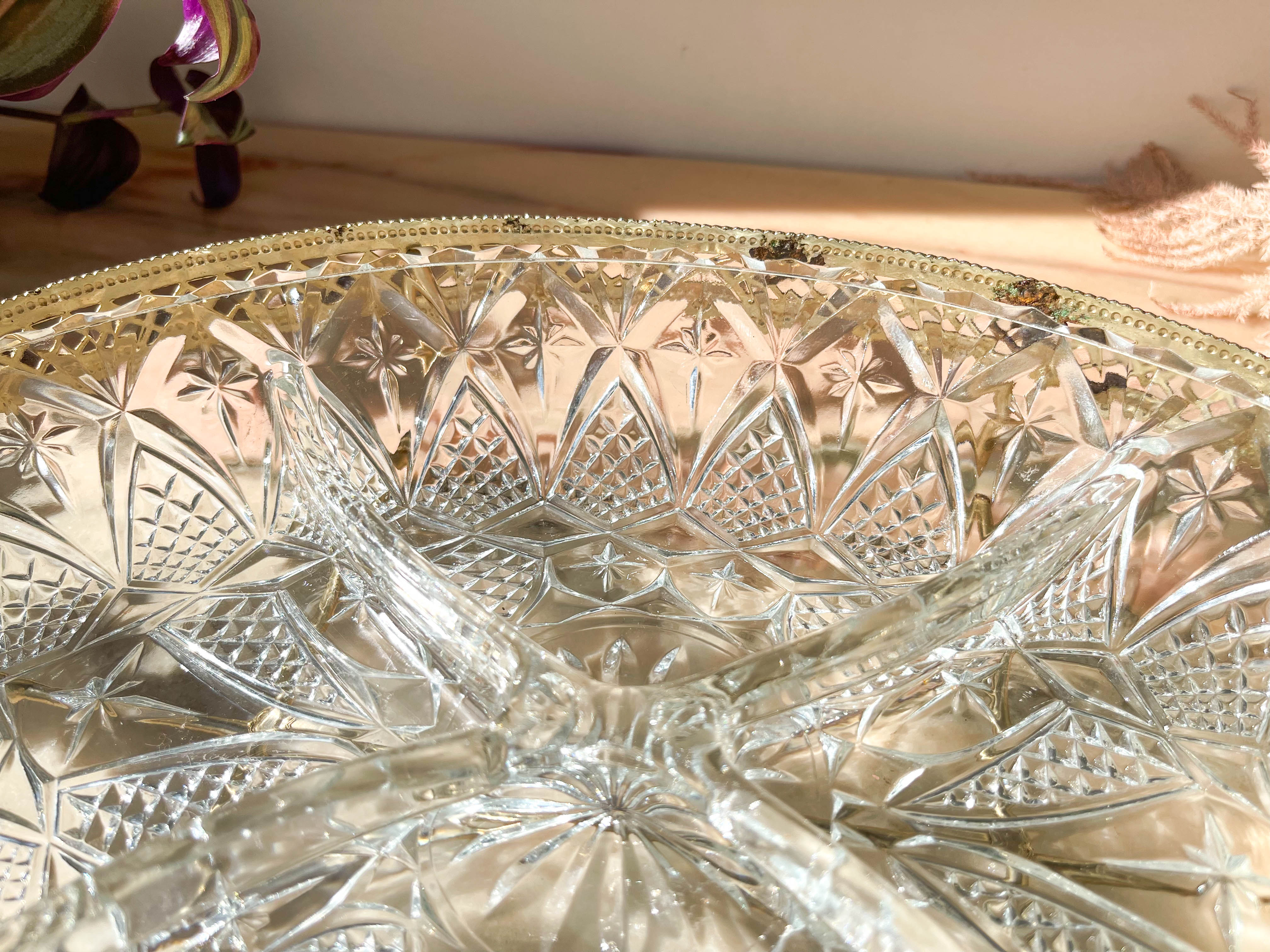Serviteur apéritif en verre et métal doré vintage