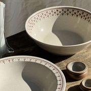 Lot d'un saladier et un plat circulaire frise marron vintage D28