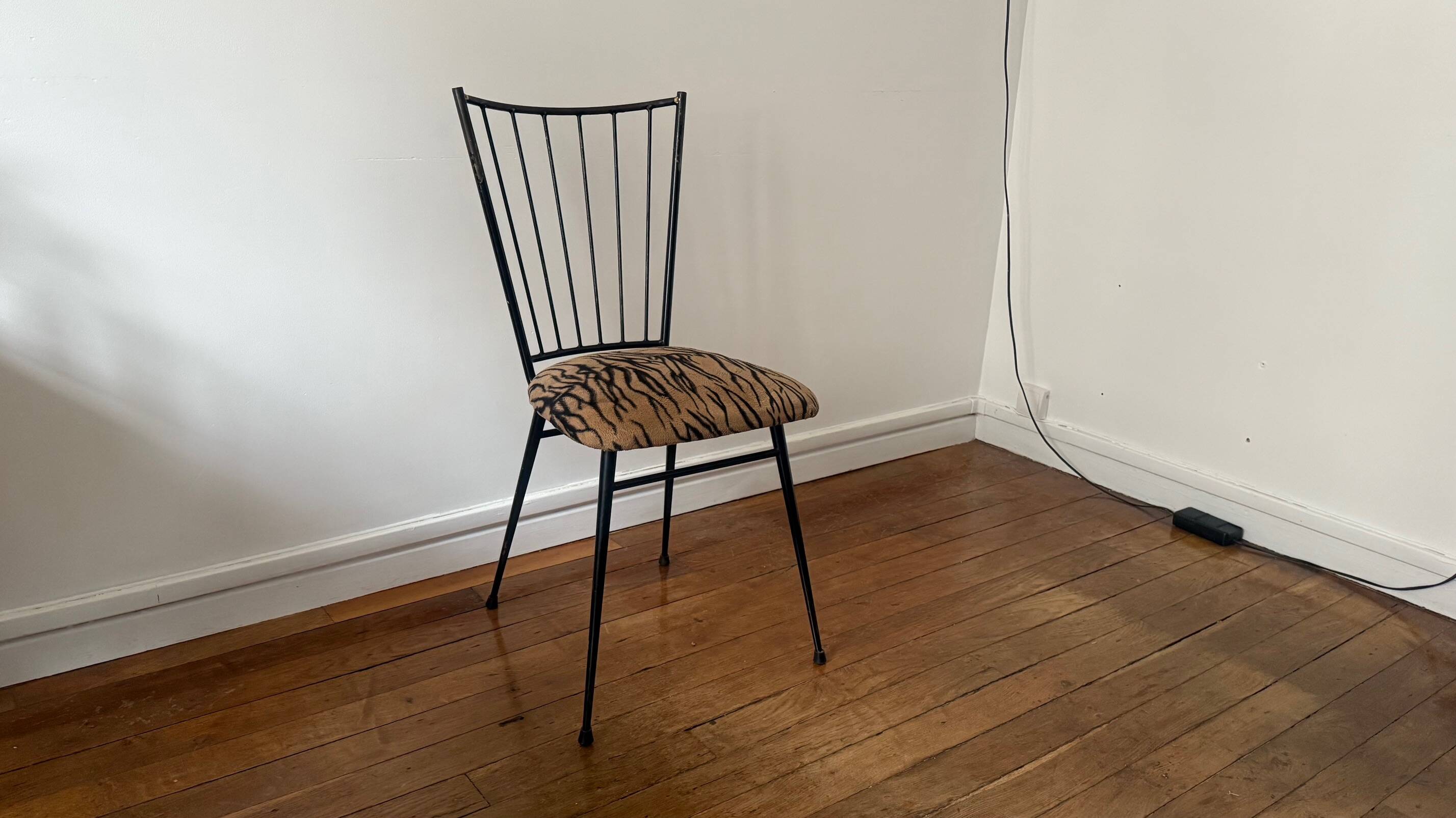 Set of 4 iron chairs