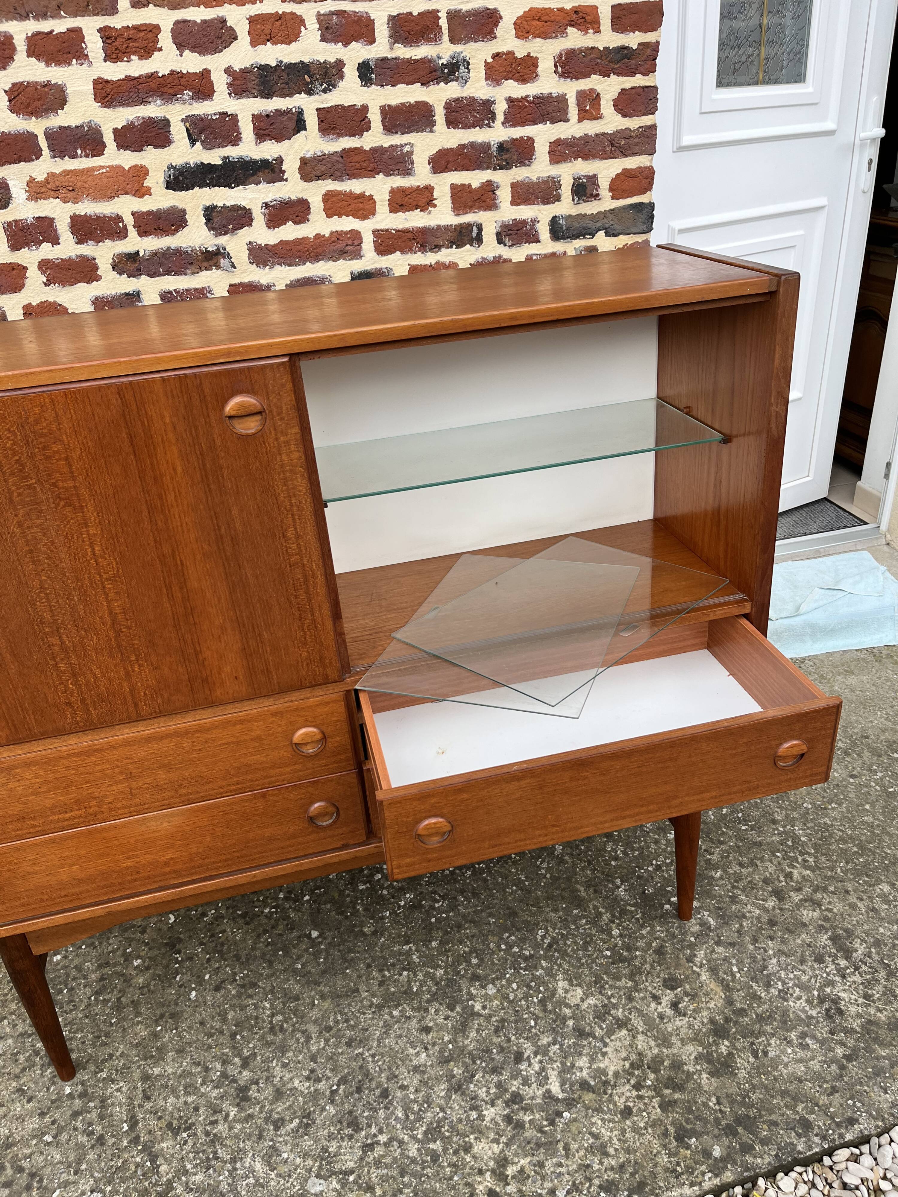 Scandinavian window dresser