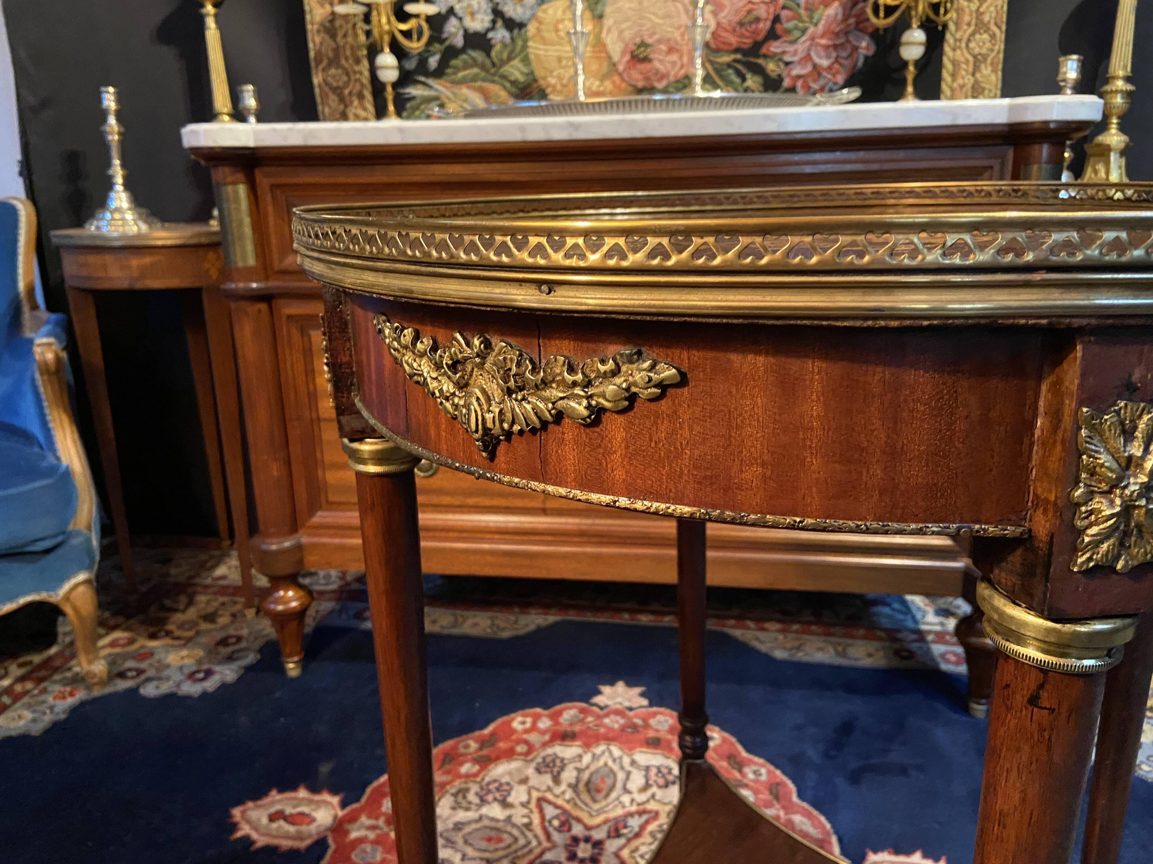 Bouillotte table pedestal table with marquetry decoration and bronze ornaments in the Louis style