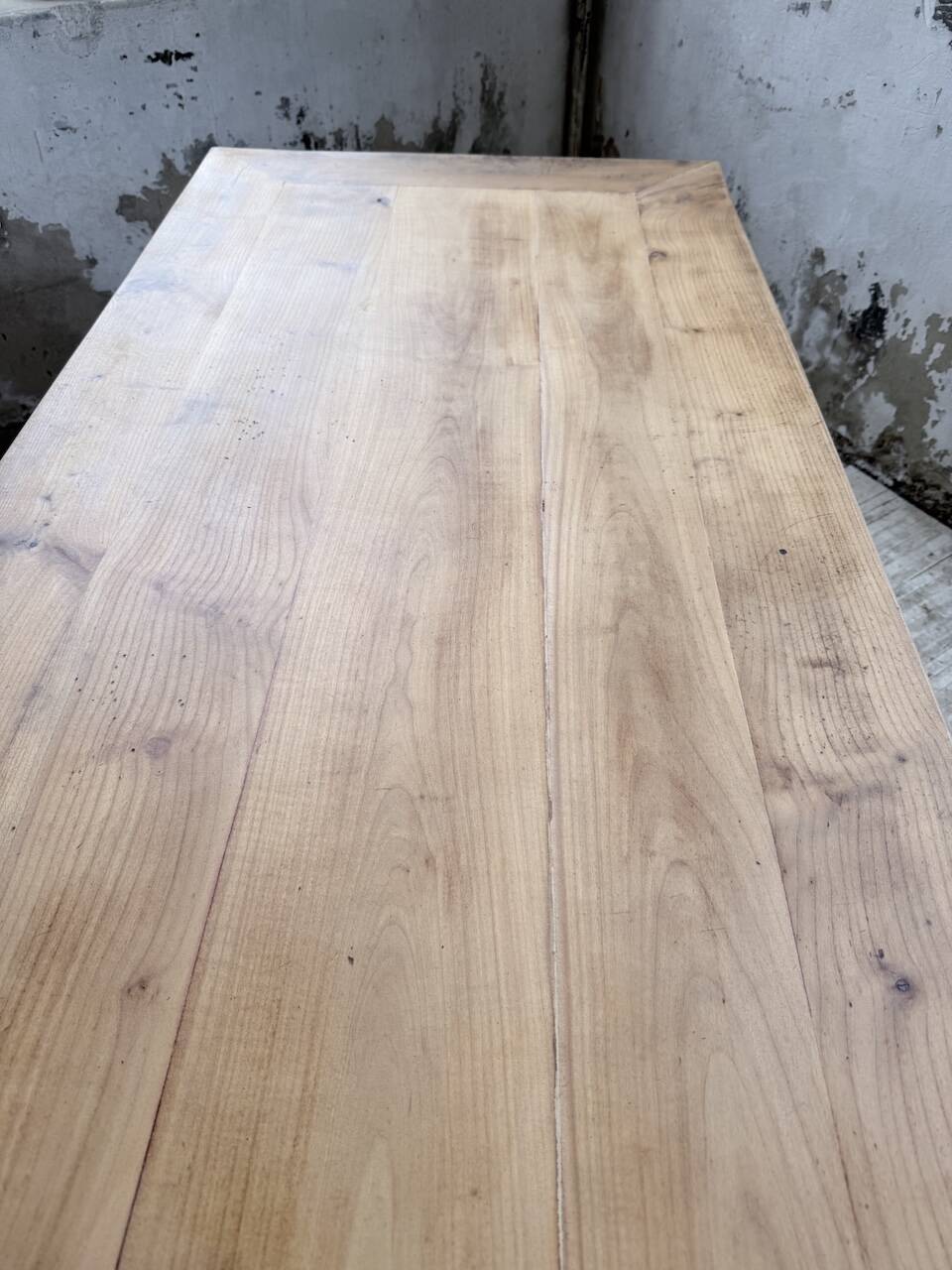 Farm table cherry wood with curved legs, 19th century.