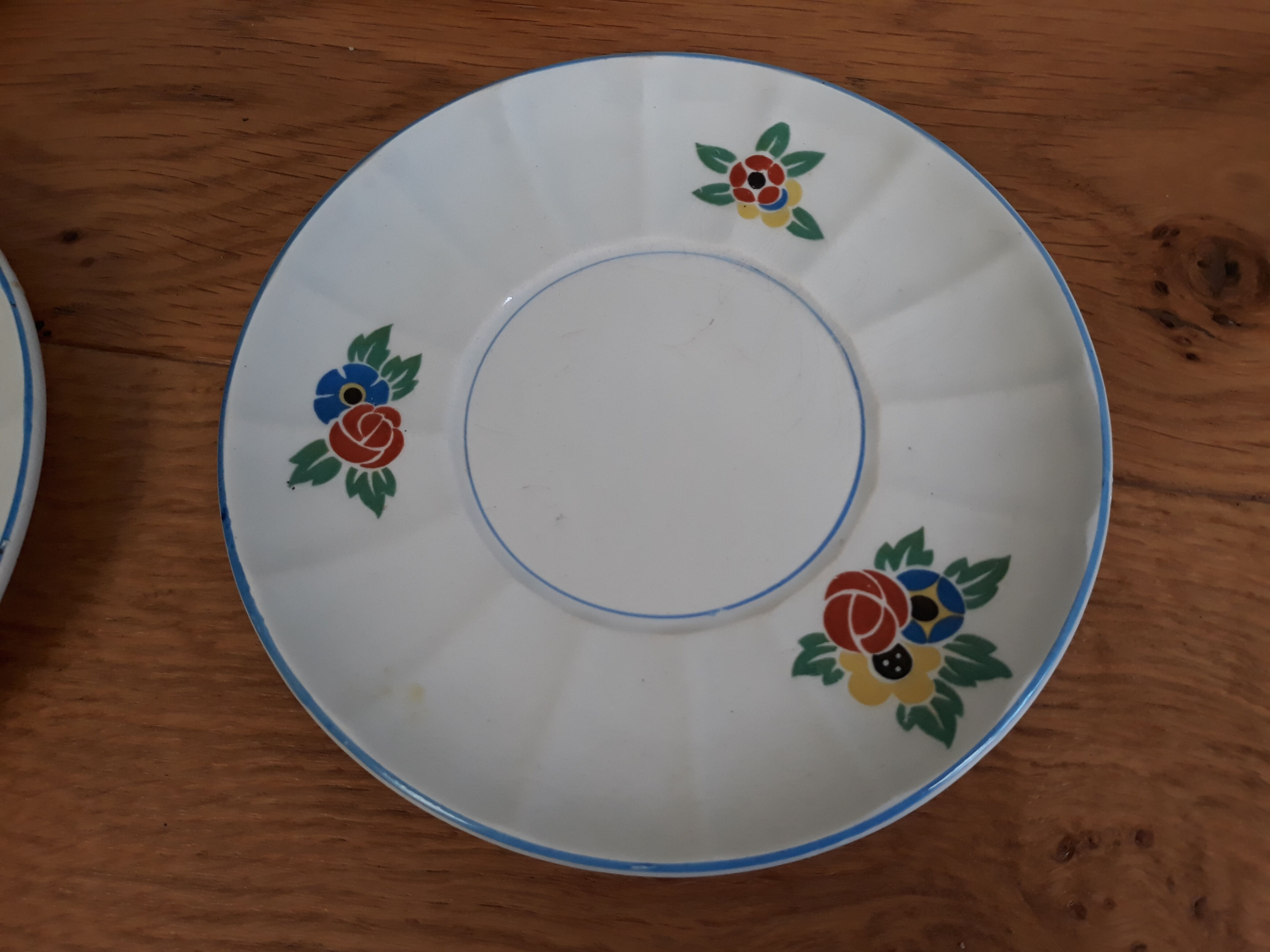 Set of six sub-cups or dessert plates