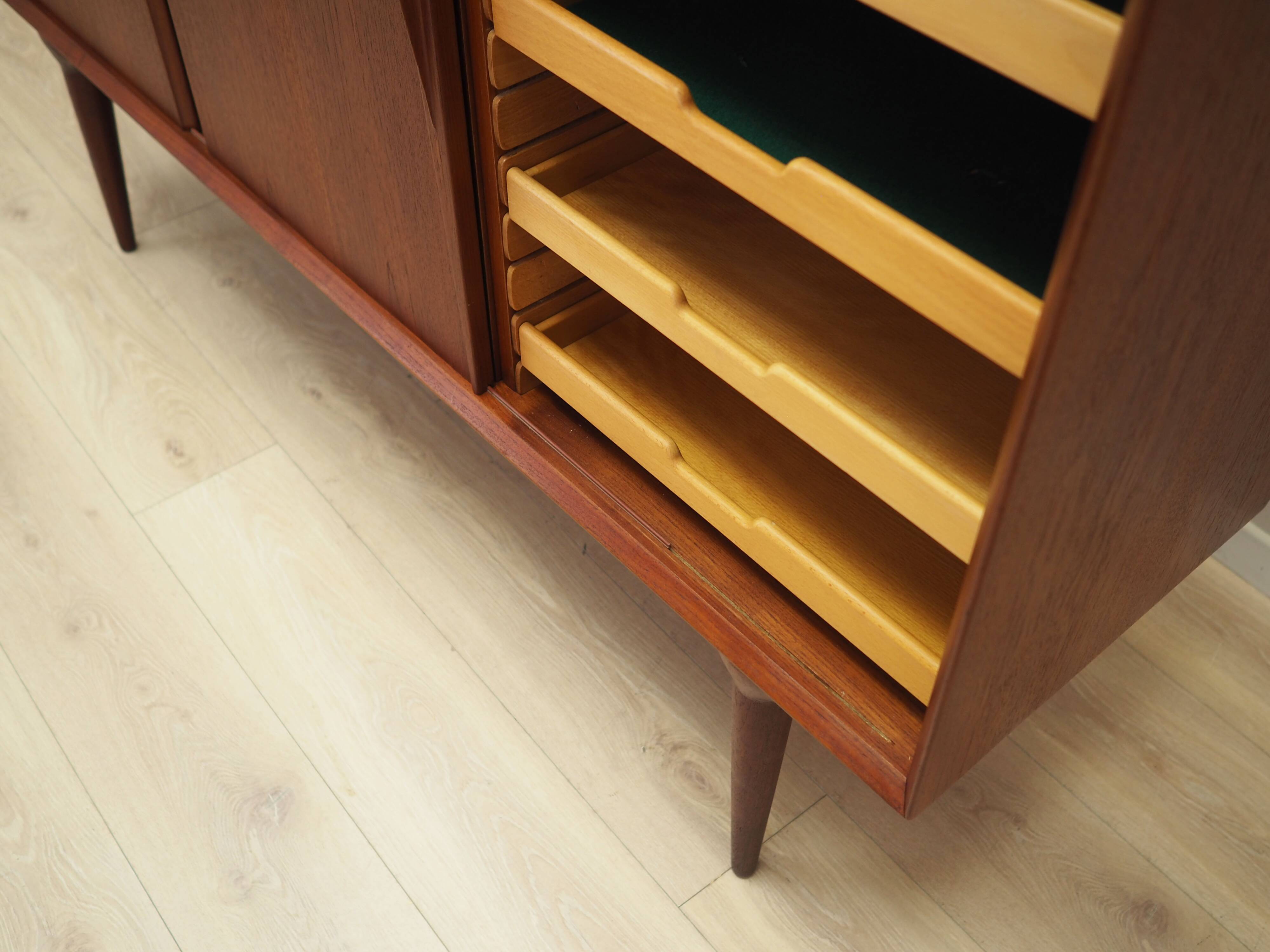 Buffet haut en teck, design danois, années 1970, fabricant : Omann Jun