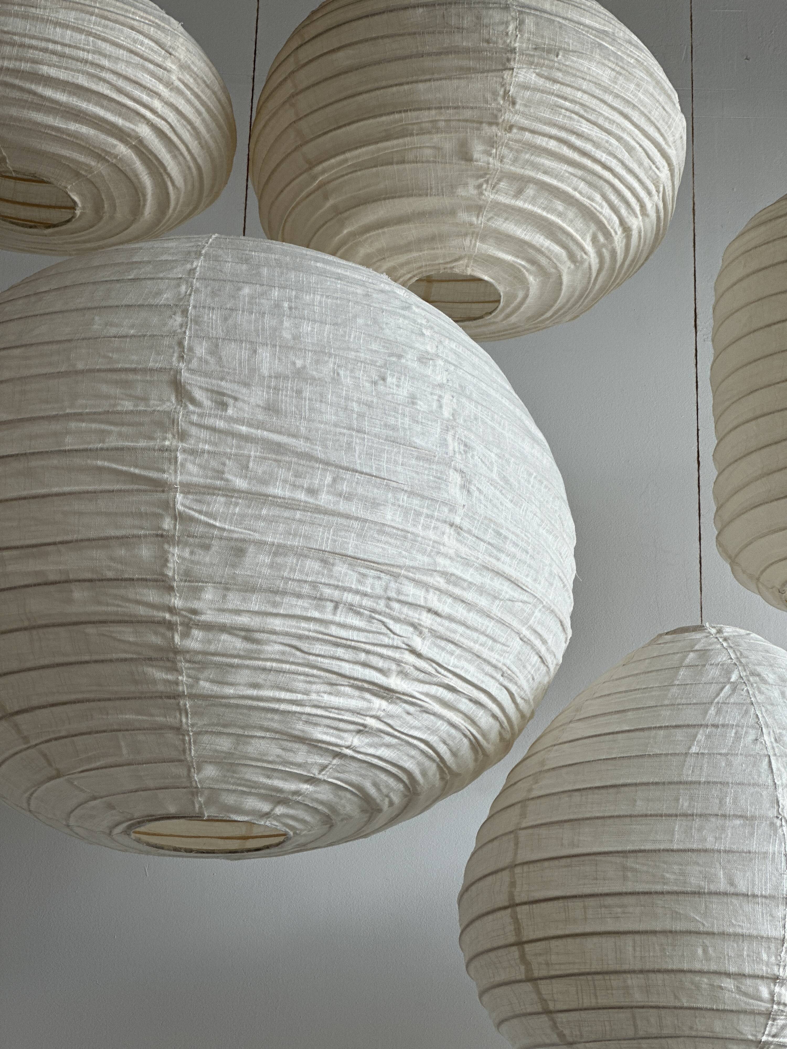 Suspension in rattan and natural japanese linen in the shape of a drop
