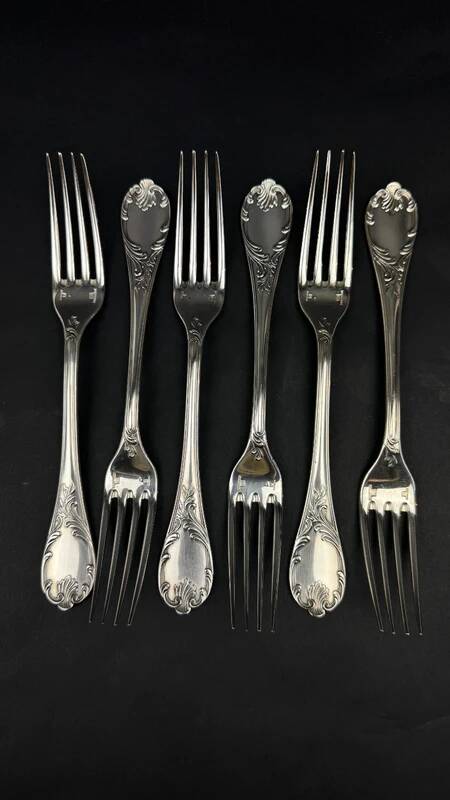 Set of 6 Christofle Marly table forks in near-new condition, 20.5 cm.