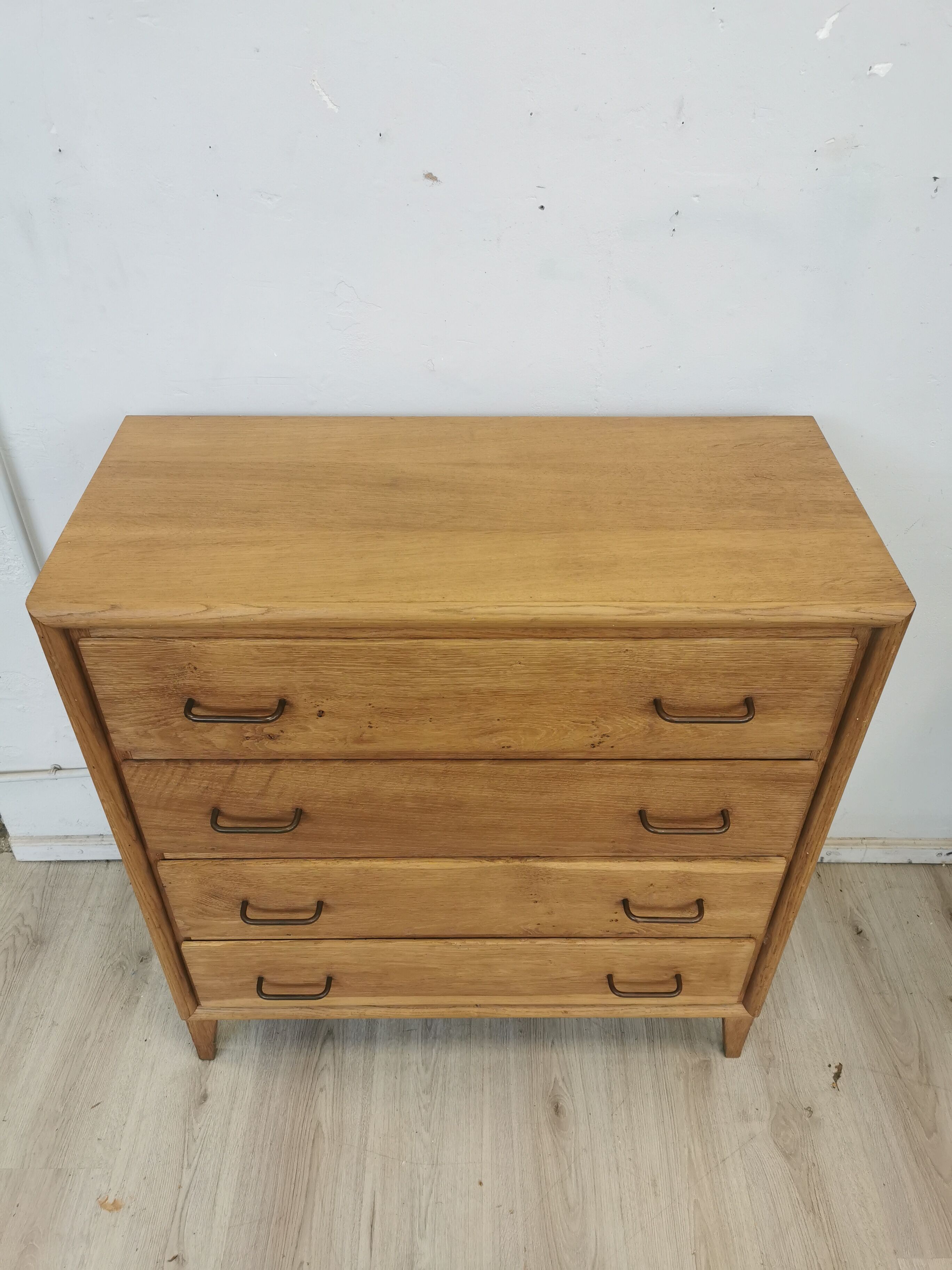 Chest of drawer compass feet