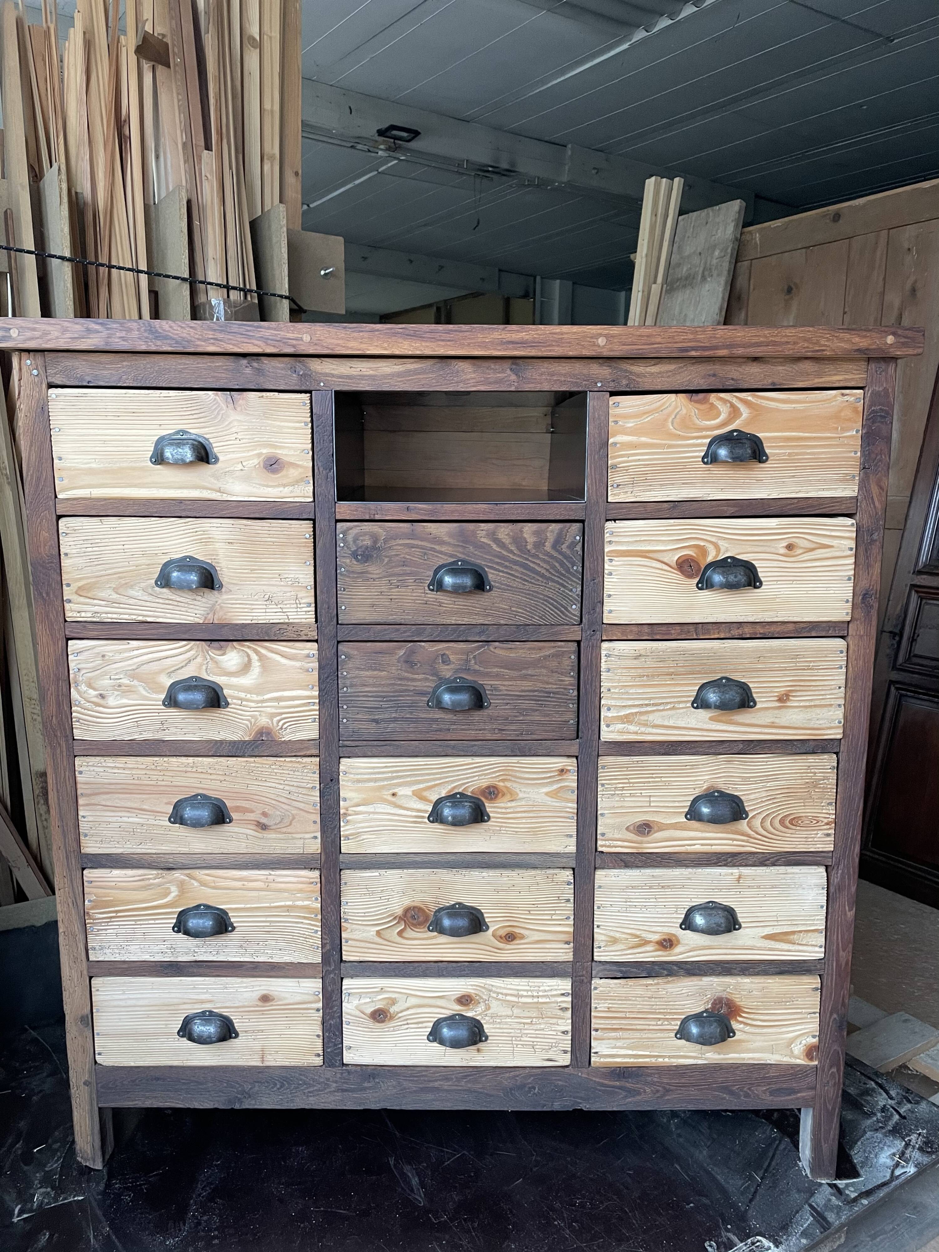 Trade cabinet with drawers
