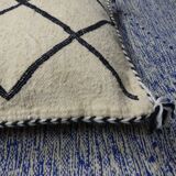 Coussin berbère kilim blanc et noir