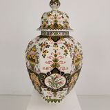 Makkum Tichelaar lidded pot, hand-painted porcelain – Dutch