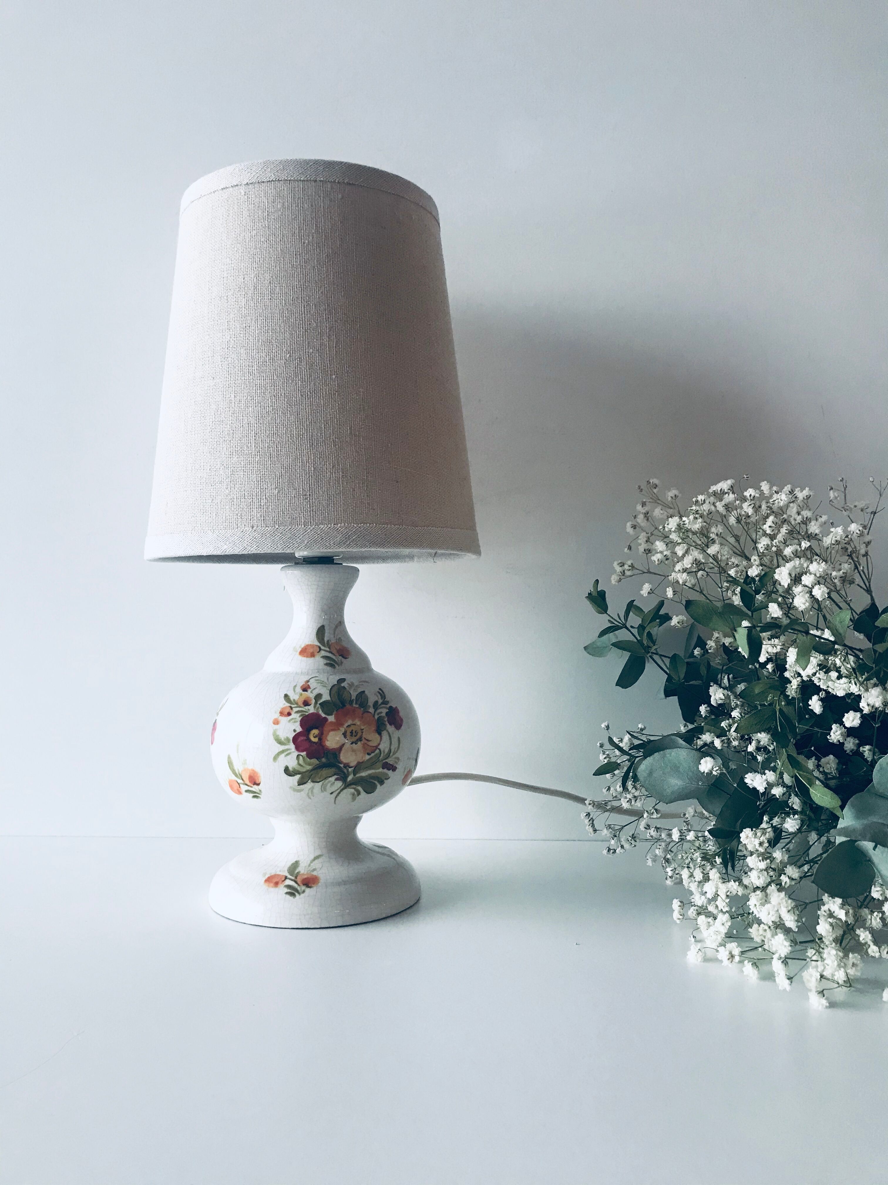 Ceramic lamp floral decoration