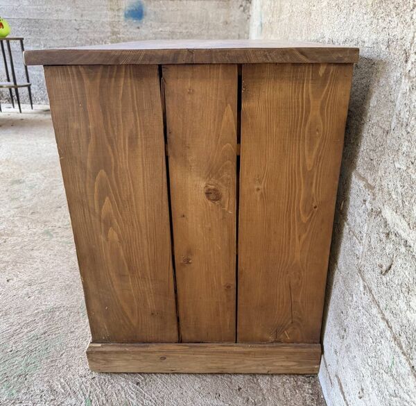 Commode ancienne en bois massif – 4 tiroirs – poignées coquille laiton doré