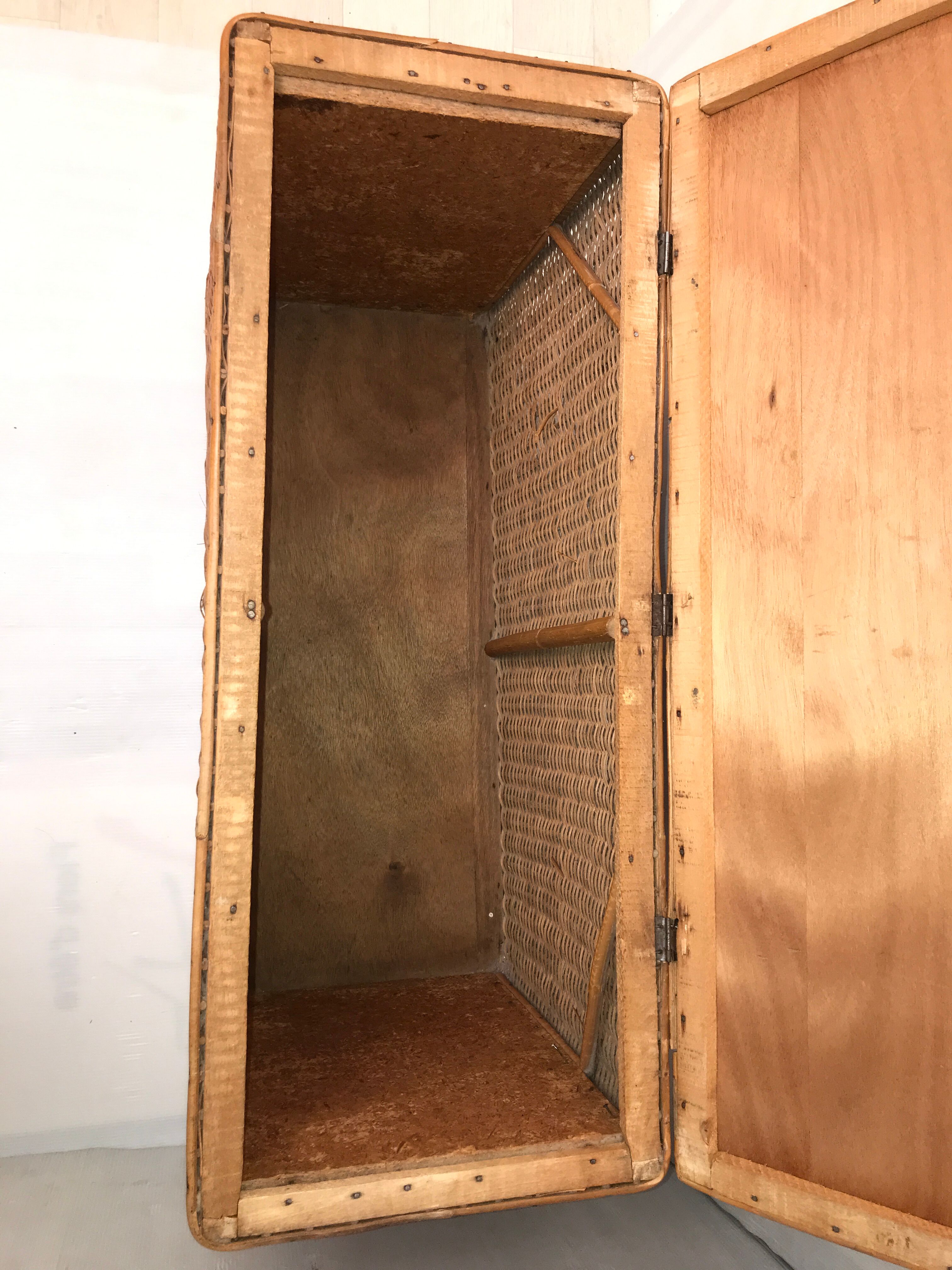 Braided rattan trunk 50s-60s