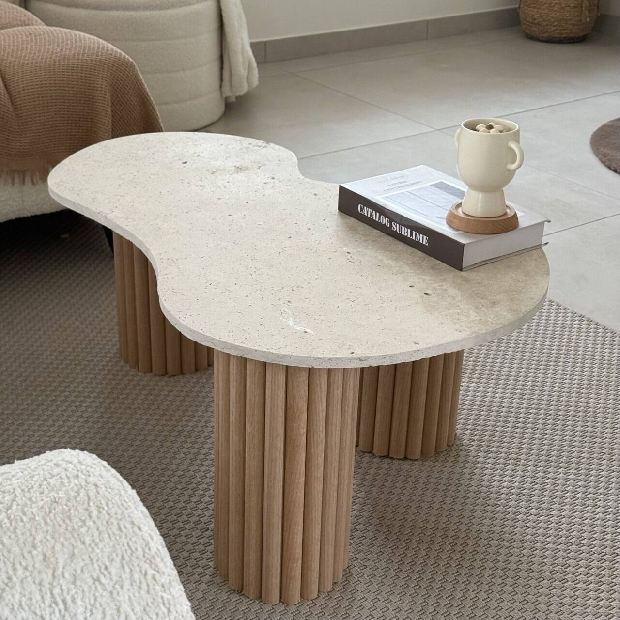 "Pear" coffee table in travertine and fluted wood | raw oak | 3 legs