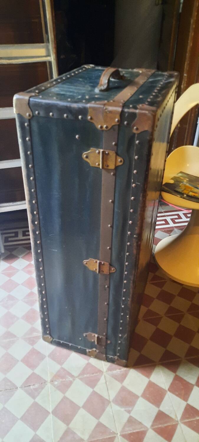 English travel trunk