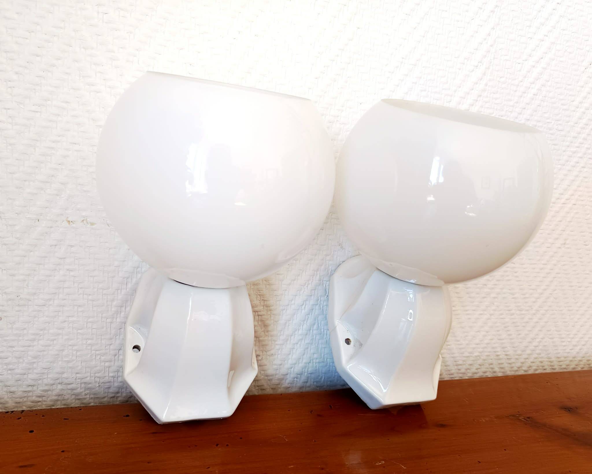 Pair of porcelain and opaline wall lights in Art Deco style