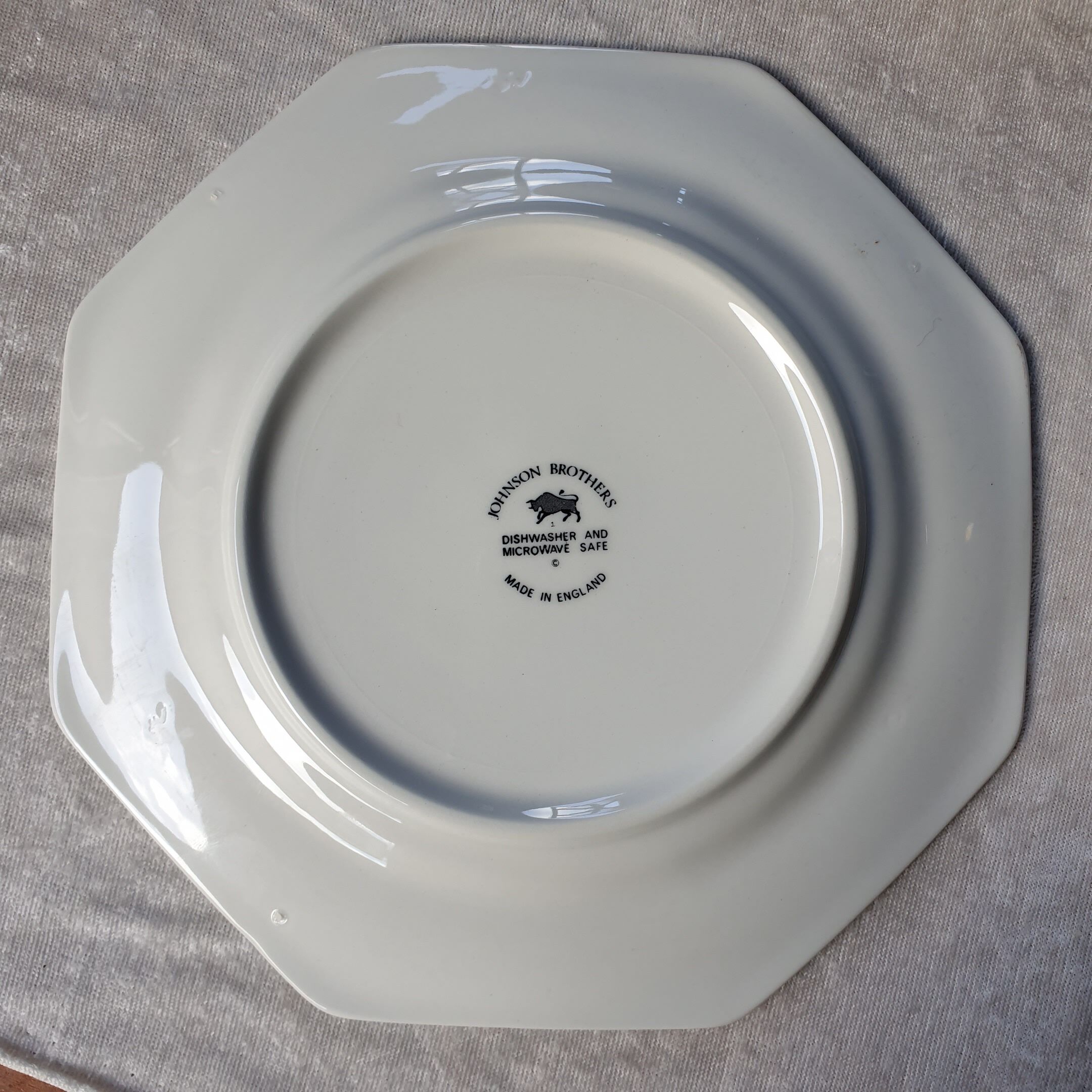 Set of 8 dessert plates