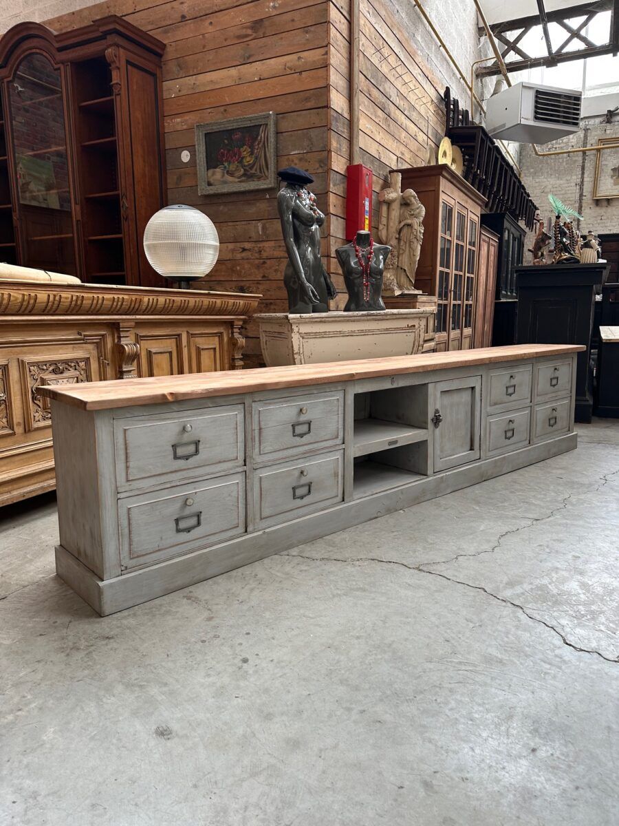 Ancien meuble de métier transformé en meuble télé