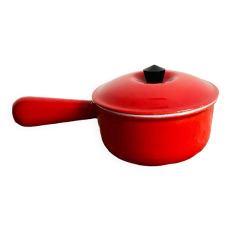 Red enamelled cast iron skillet, pot or pan