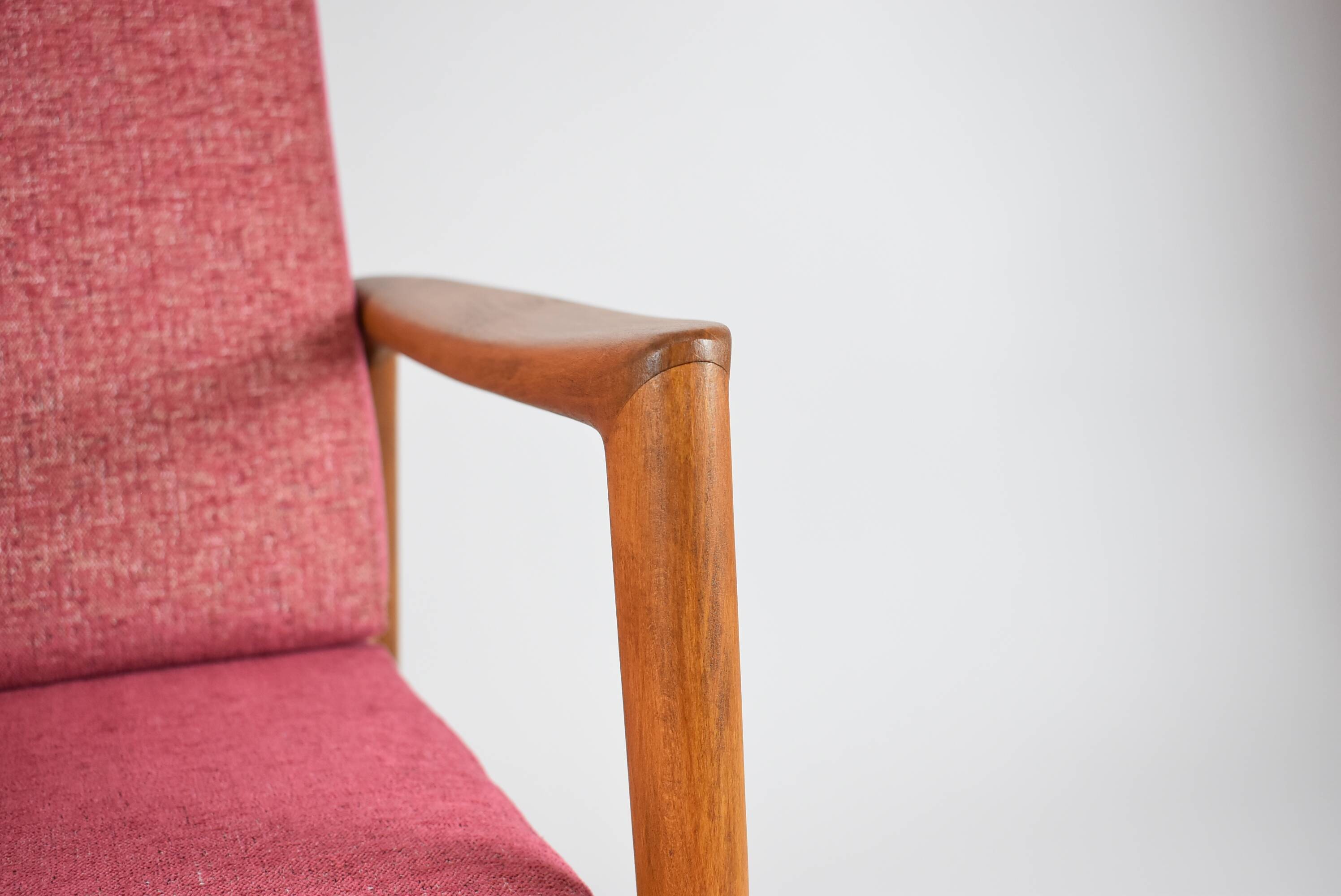 Original scandinavian armchair Stefan, restored, 1960s icon, pink