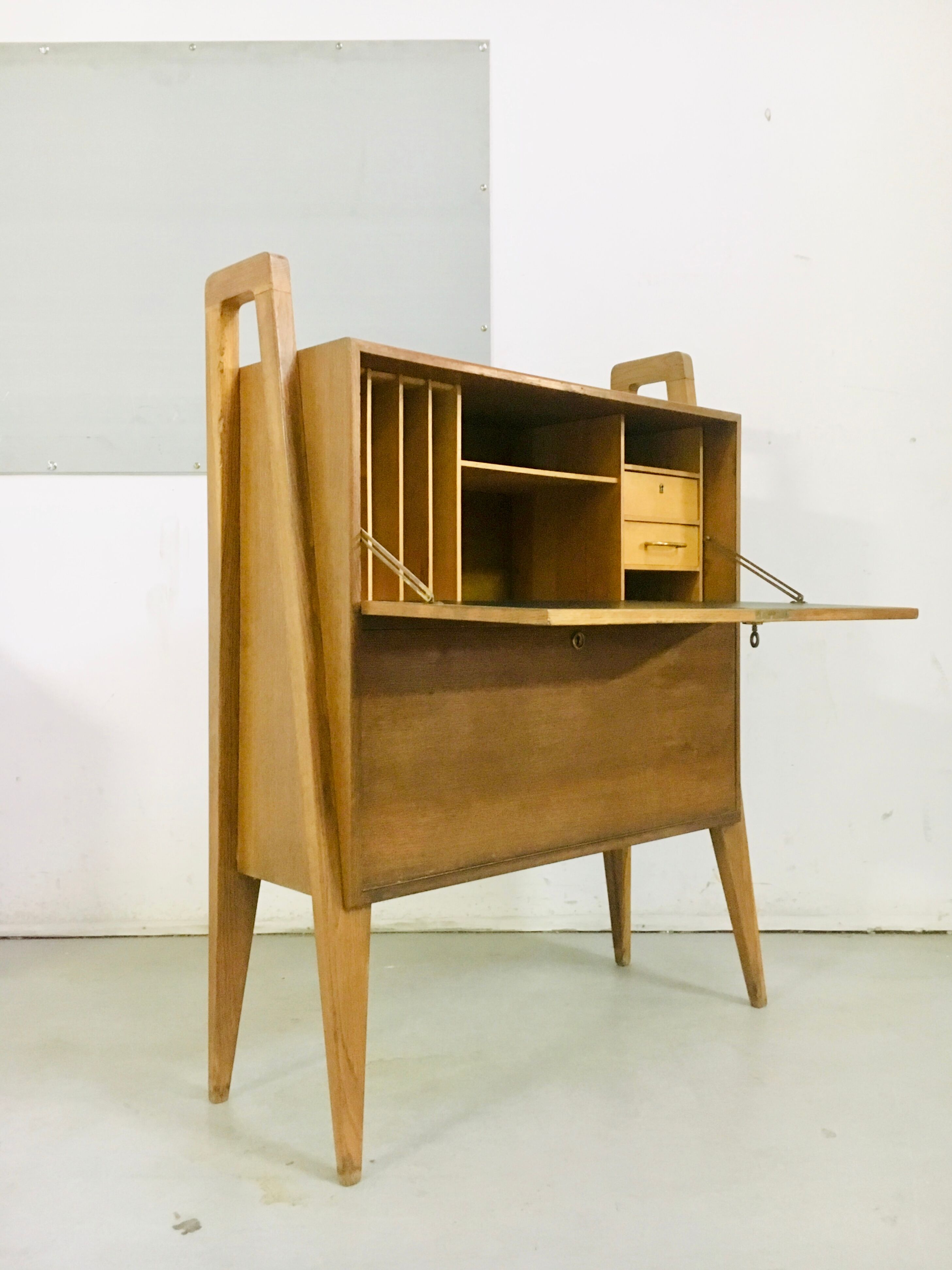 A secretary fell in the 1950s