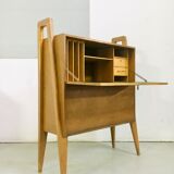 A secretary fell in the 1950s