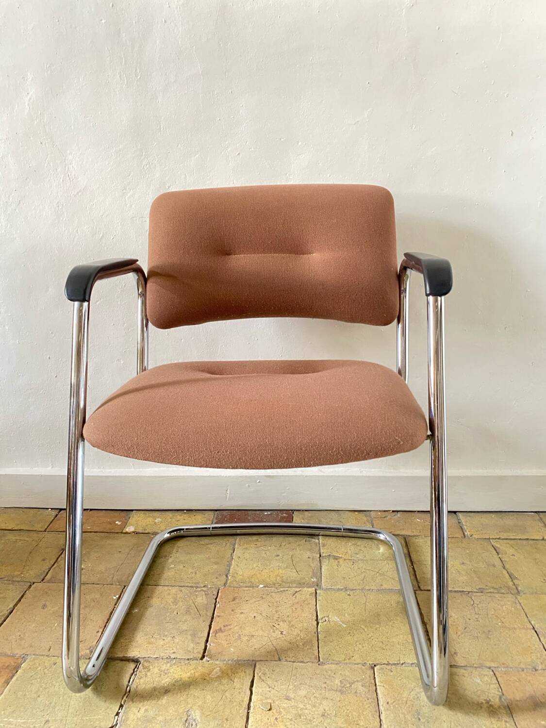 Fauteuil Strafor en laine rose