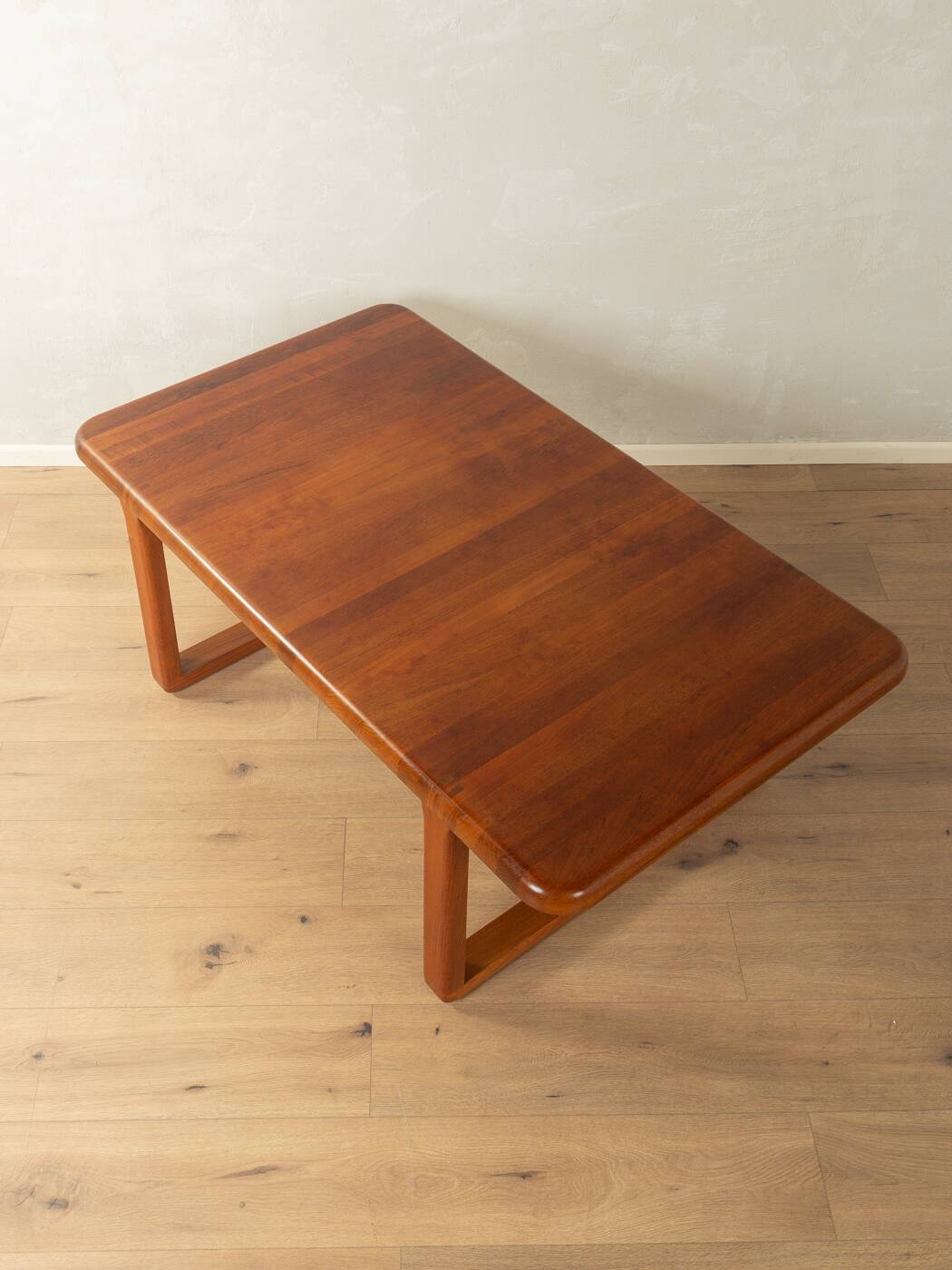 Table basse classique de Niels Bach des années 1960