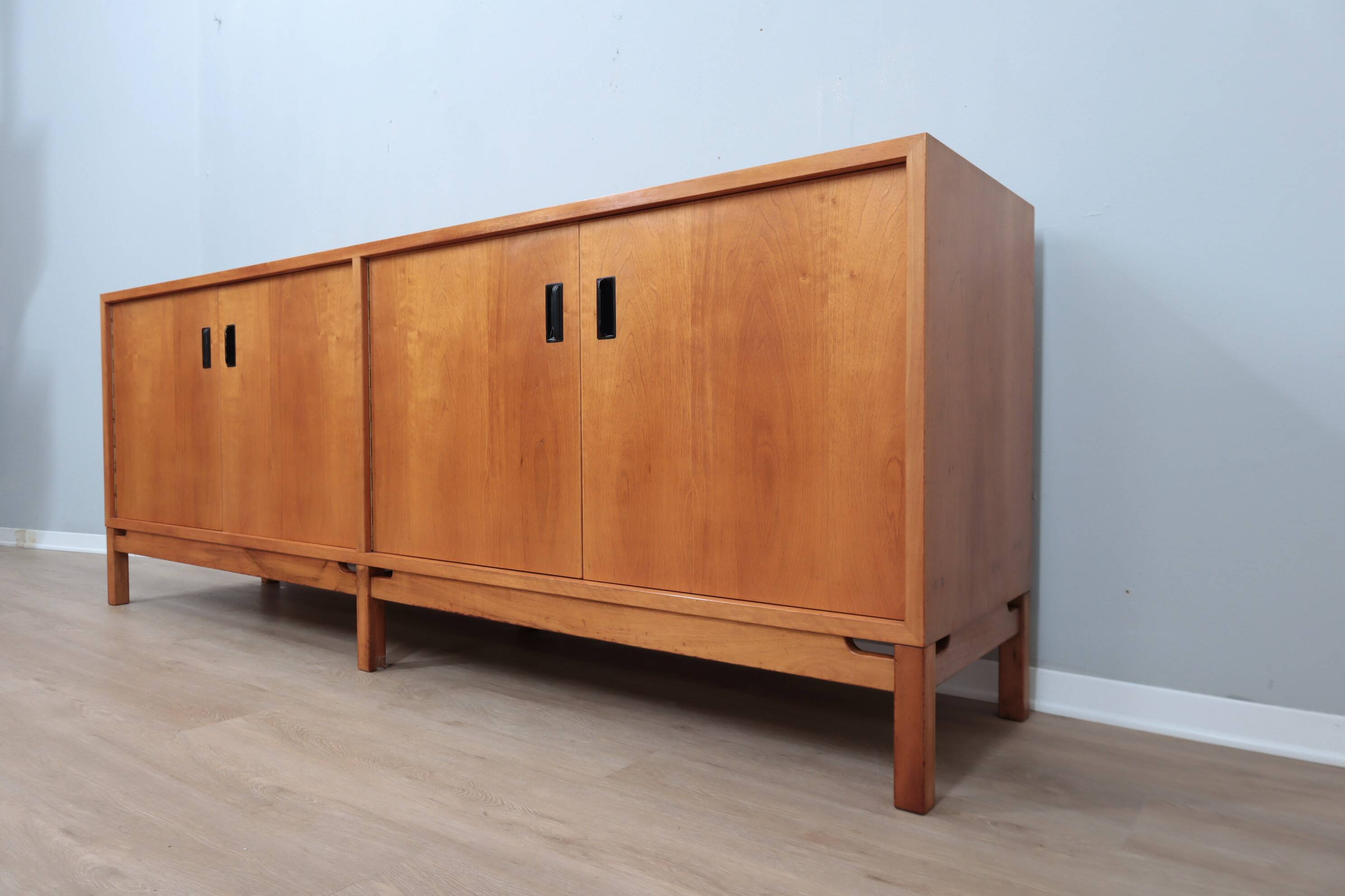 Vintage oak sidebaord Italy 1960s