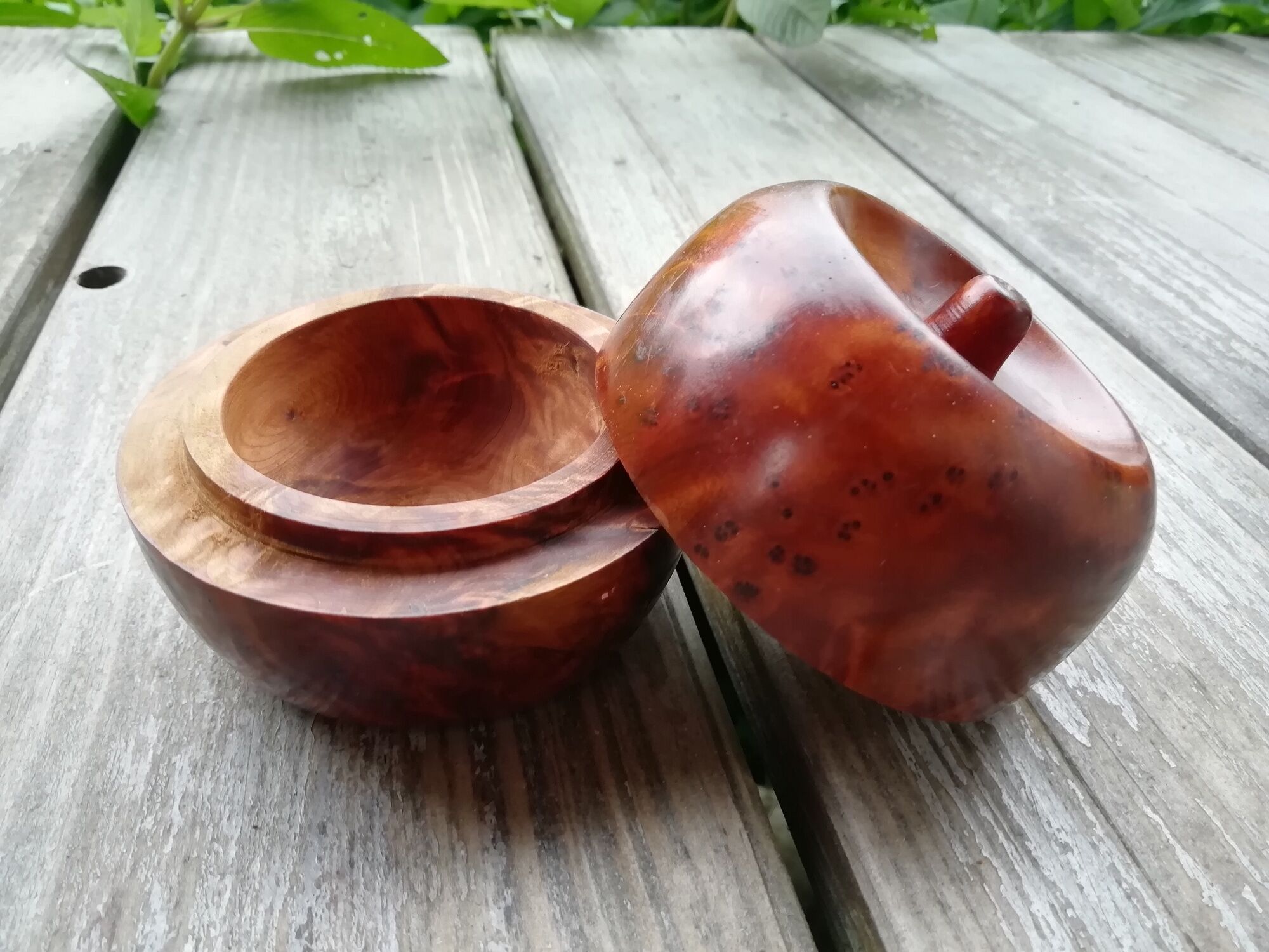 Lot d'objets en thuya