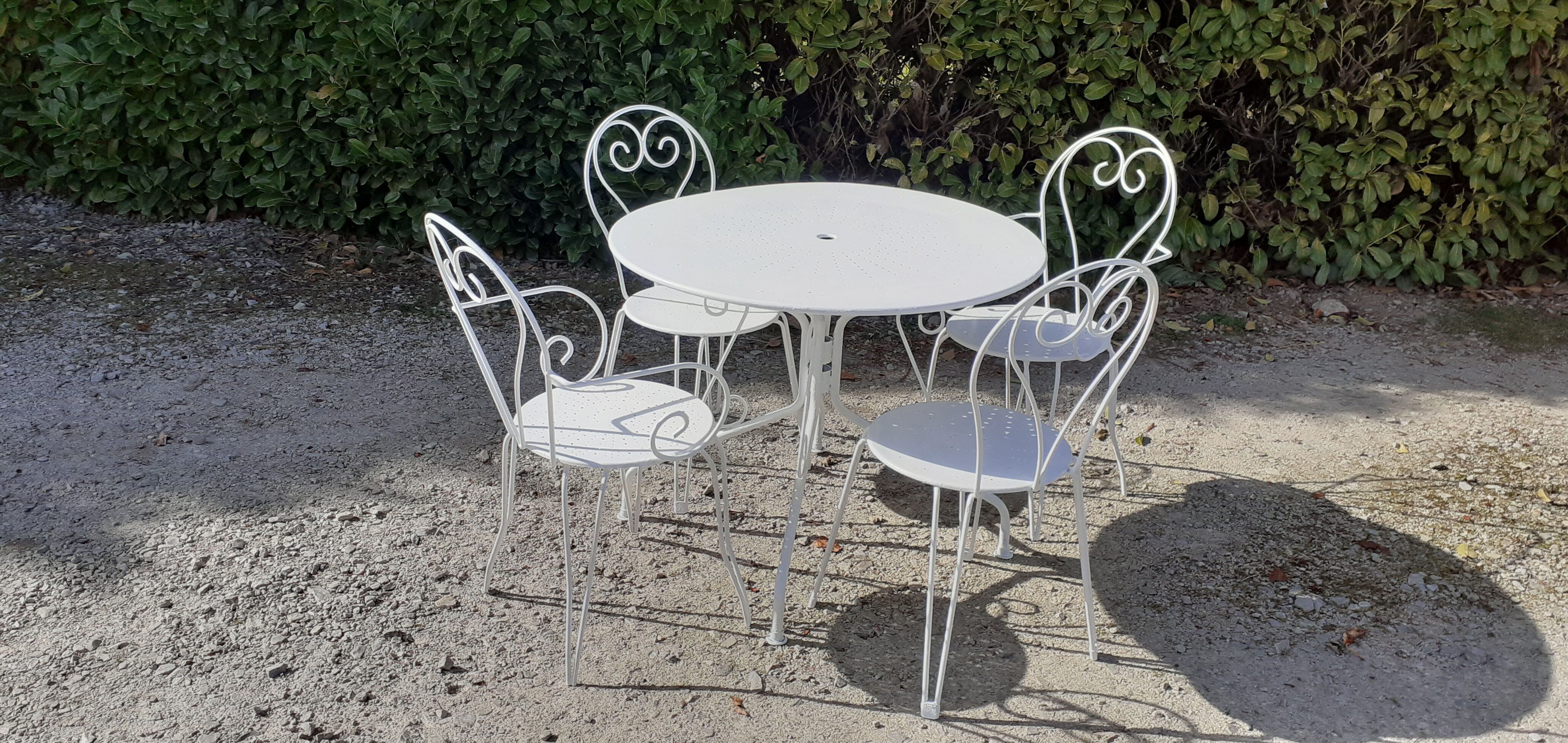 Garden lounge 1 table 2 chairs 2 white wrought iron chairs