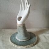 Baguier soliflore hand on pedestal