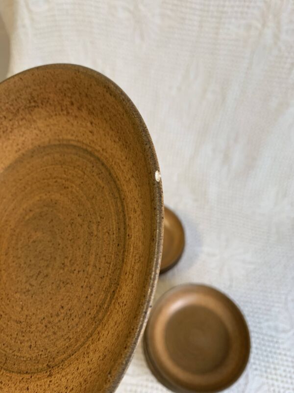 6 assiettes creuses en grès émaillé marron Longchamp, années 1970