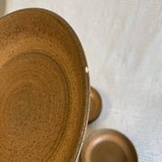 6 assiettes creuses en grès émaillé marron Longchamp, années 1970