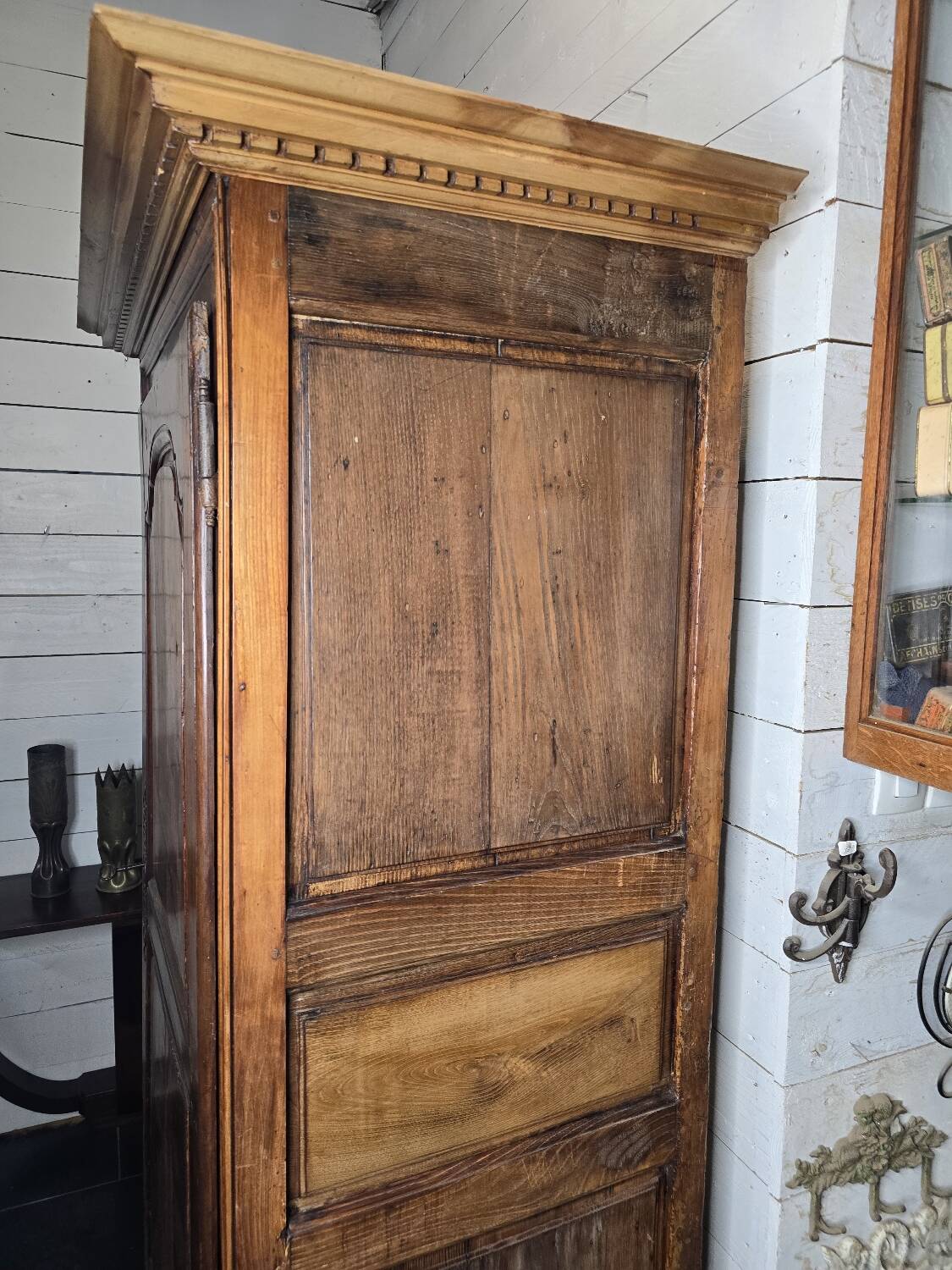 Armoire bonnetière en châtaignier