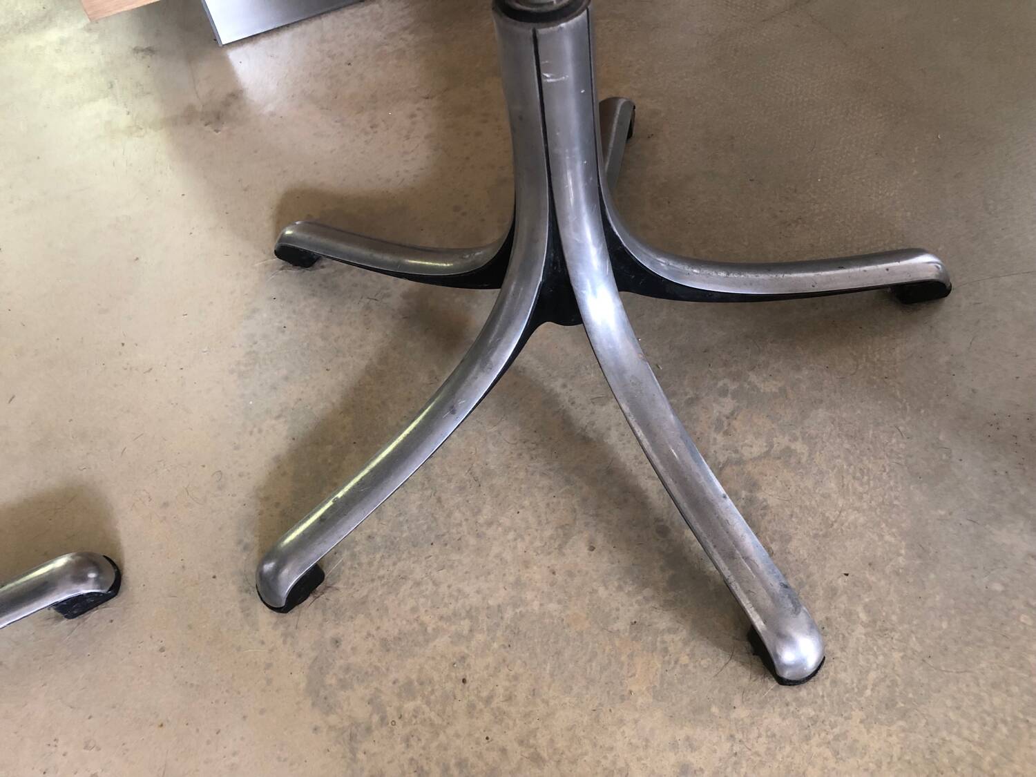 Pair of Modus swivel chairs by Osvaldo Borsani