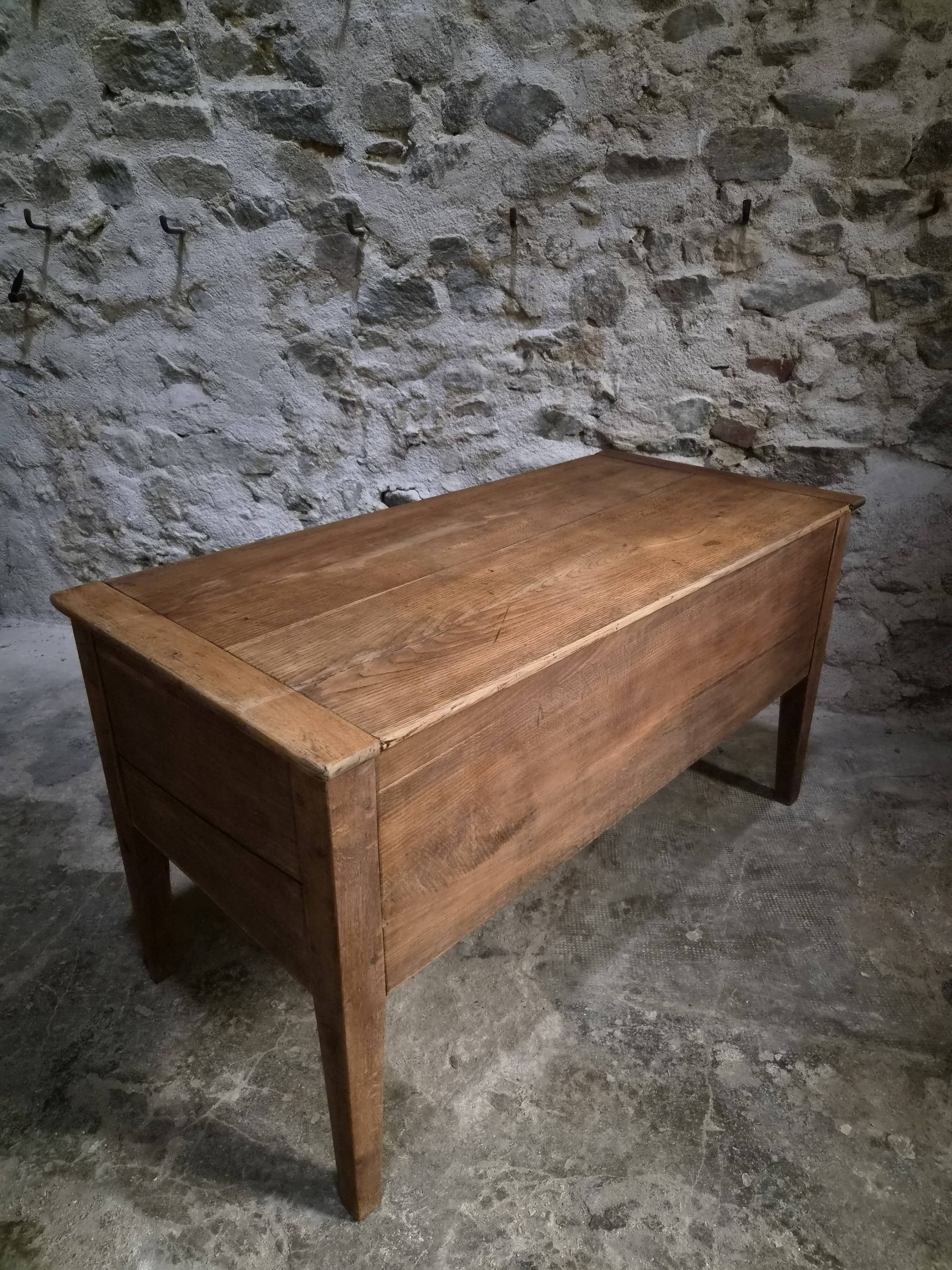 Antique French flour chest in oak – 19th-century farmhouse side table