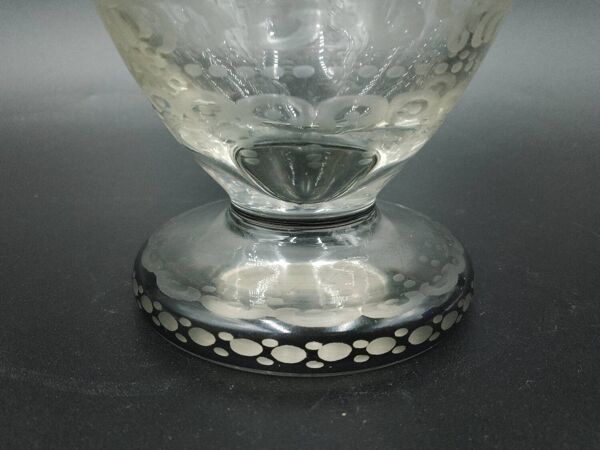 Vase de Bohême début XXème en cristal gravé avec motifs de château cerf oiseau