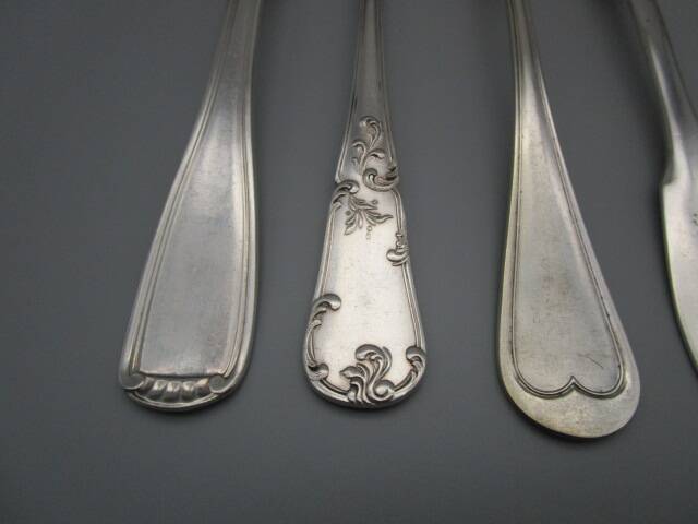 Set of 6 mismatched old silver metal forks for a chic table