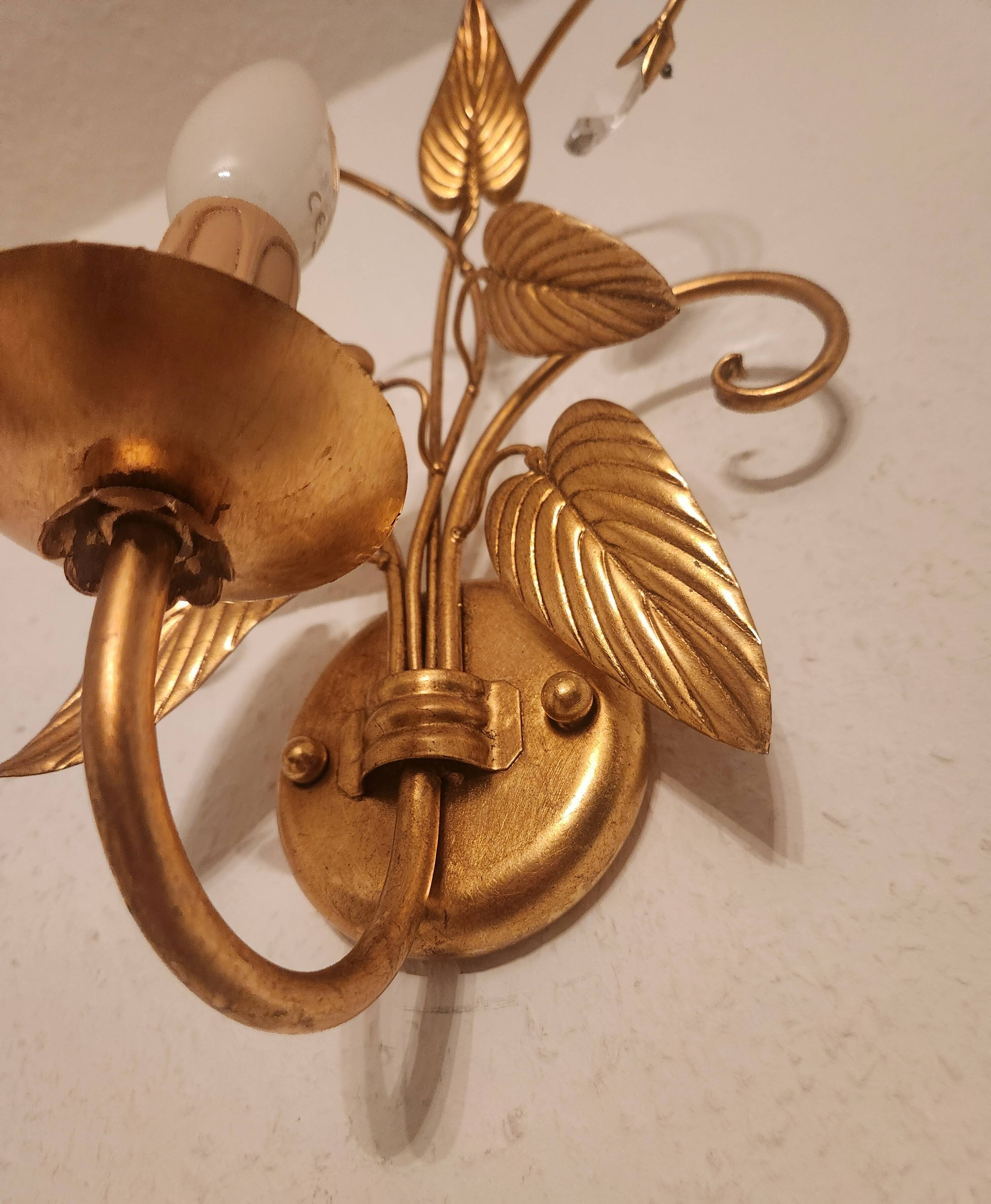 Shabby Wandlampe vergoldet Blattgold Kristallelemente Hollywood Regency 70s