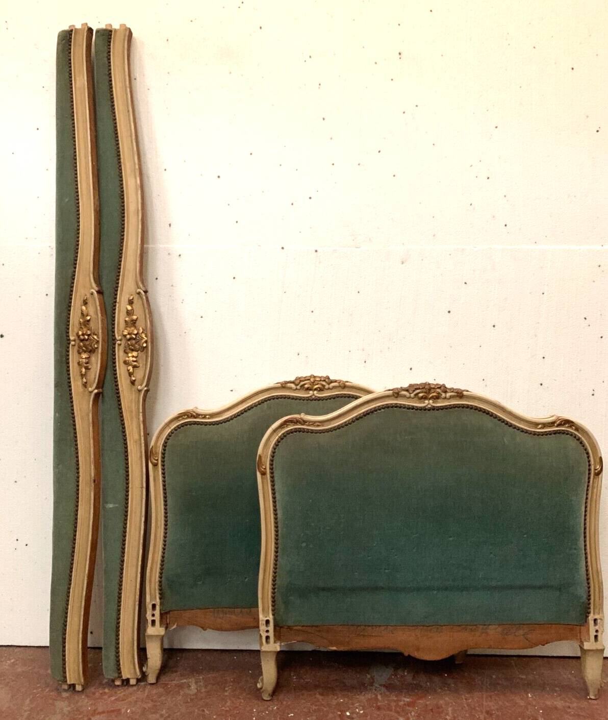 Bench daybed in lacquered and gilded wood 20th century