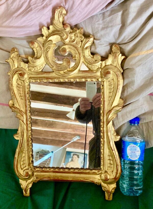 Miroir en bois sculpté et doré a la feuille glace au Mercure, Louis XV XVIIIème