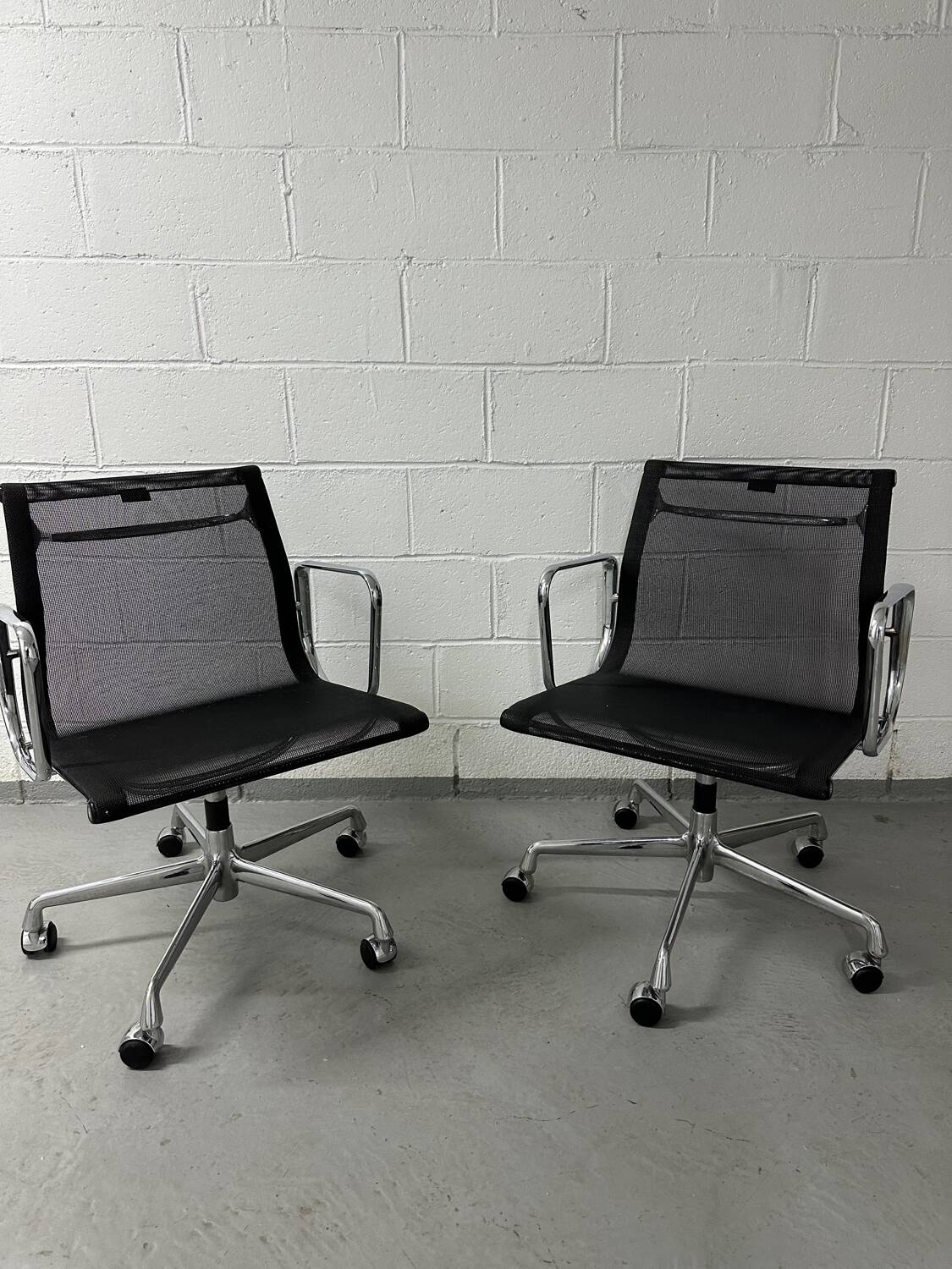 Office chair Eames Aluminum chair vitra