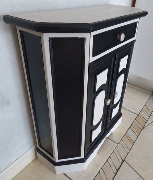 Small sideboard opening by two leaves and a quality wooden drawer