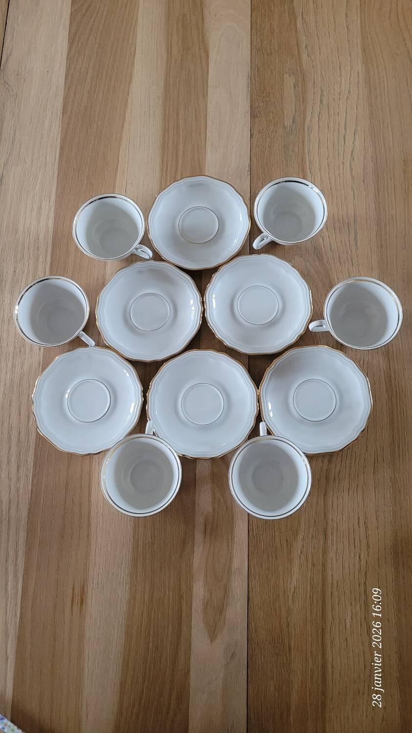 6 cups and saucers in Bavaria porcelain.